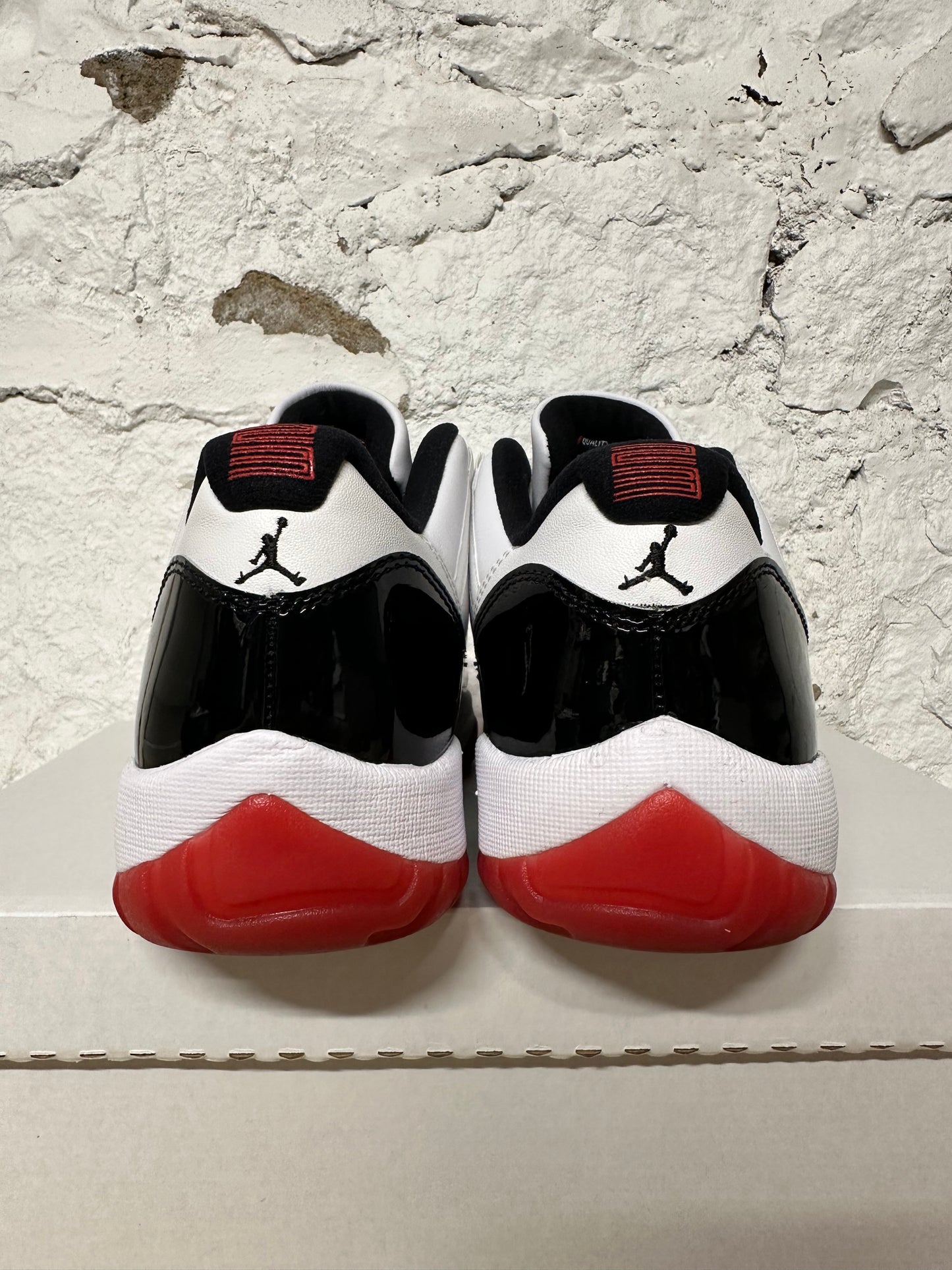 Air Jordan 11 Low Concord Bred Sz 9