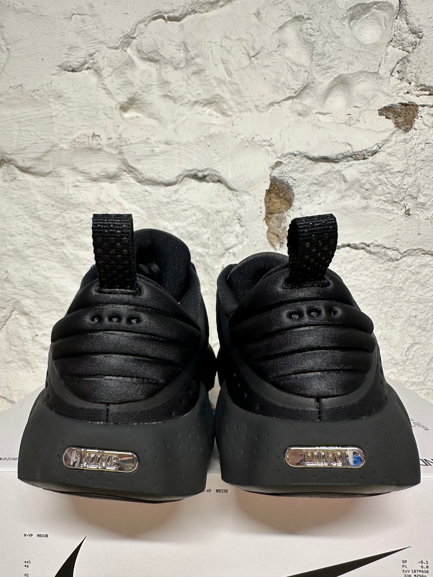 Nike Mind 002 Black Hyper Crimson Sz 12 DS