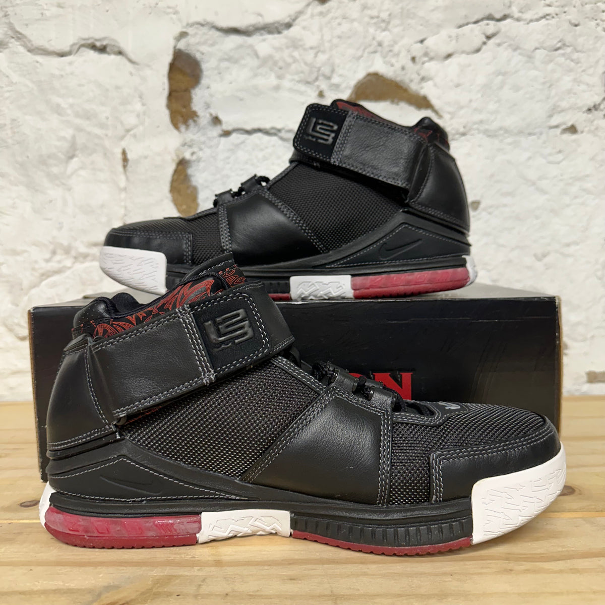 Nike LeBron Zoom 2 Black Crimson Sz 10