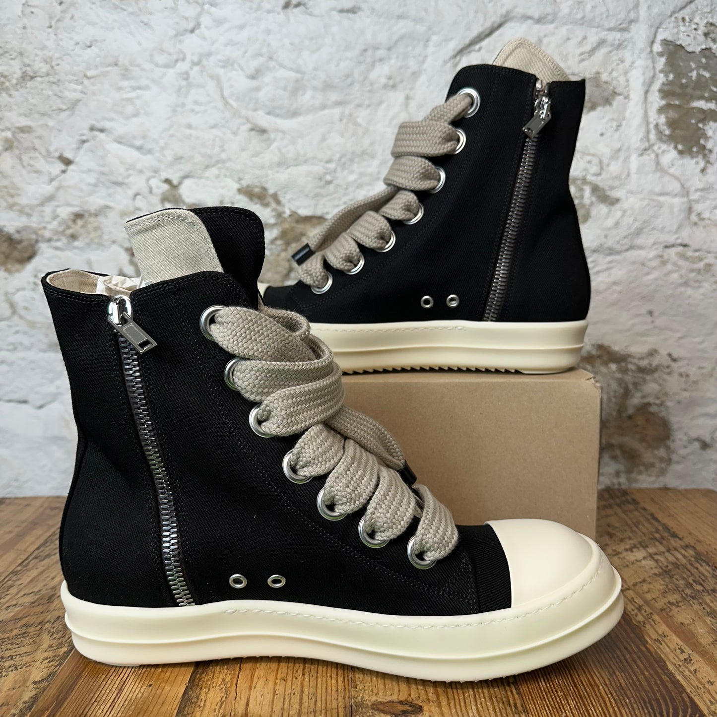 Rick Owens Jumbo Lace Pentastich Black Milk Sneaker