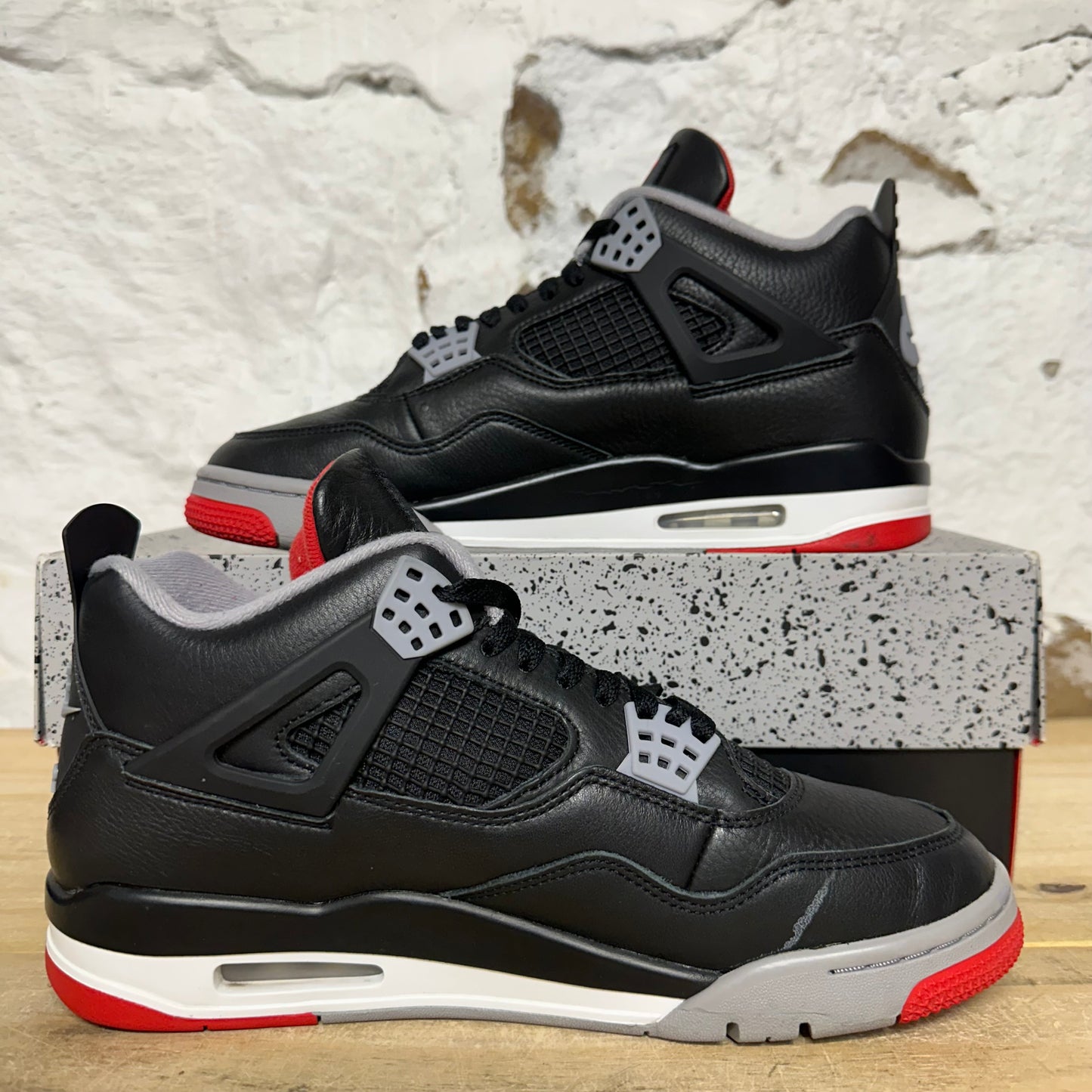Air Jordan 4 Bred Reimagined Sz 9.5