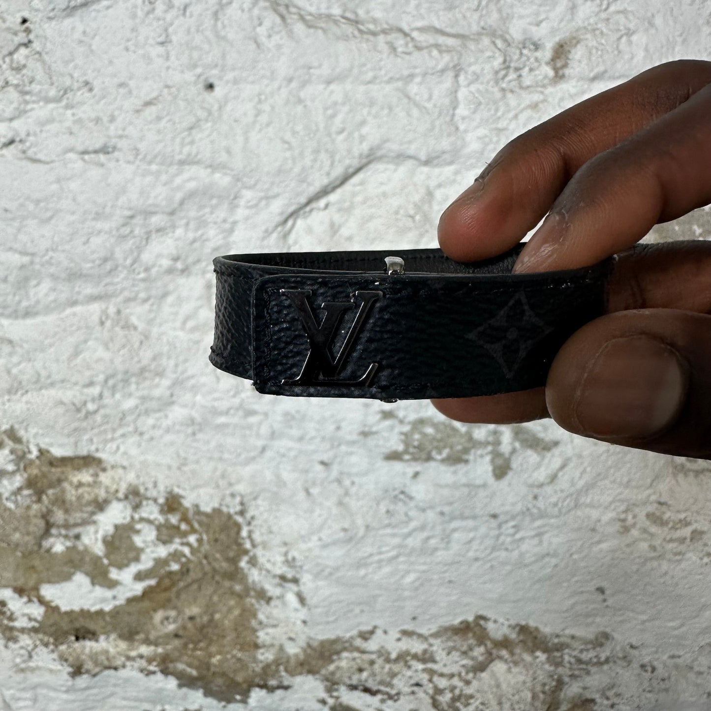 Louis Vuitton Graphite Slim Bracelet Sz (19)