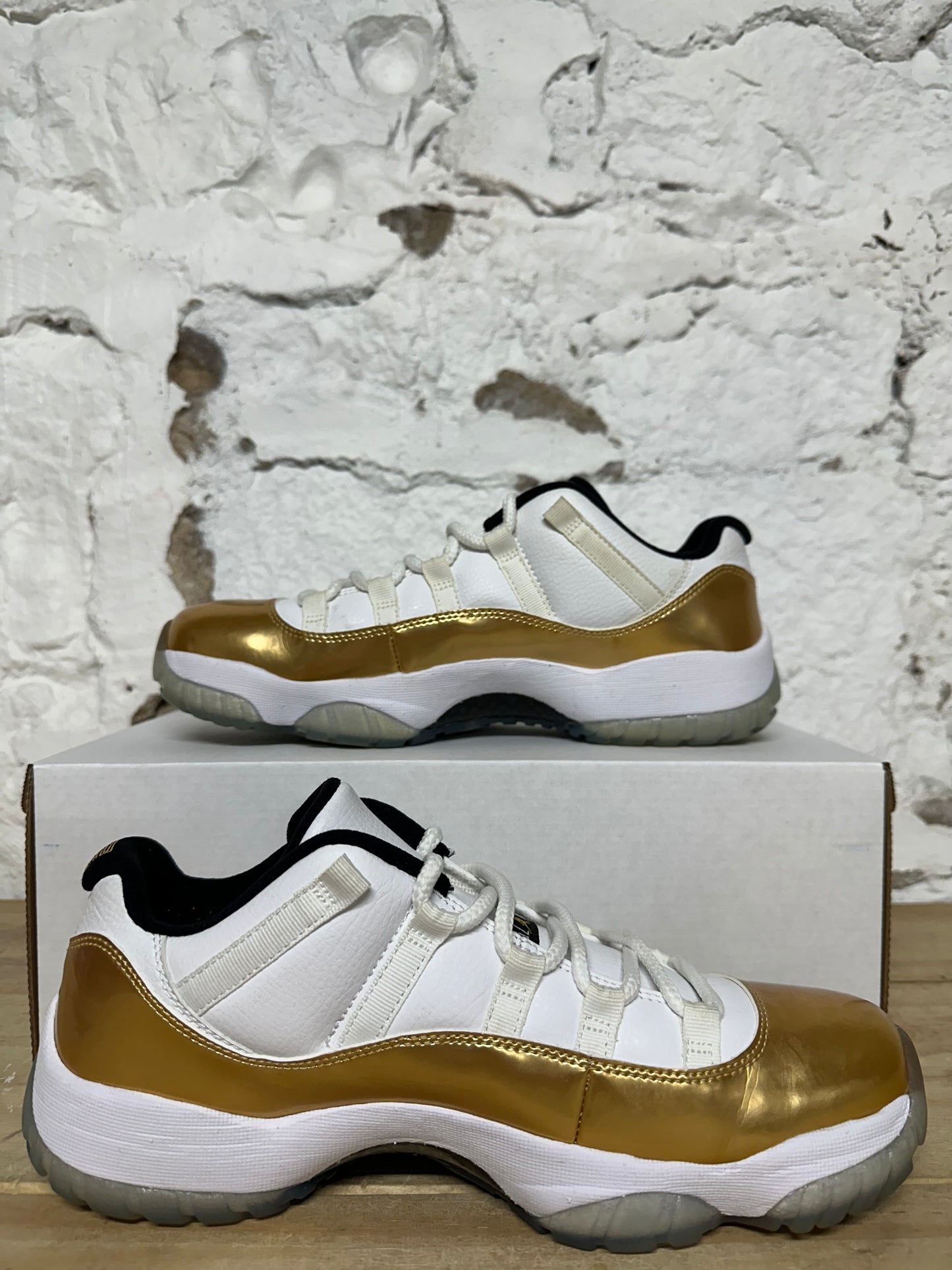 Air Jordan 11 Low Closing Ceremony Sz 9