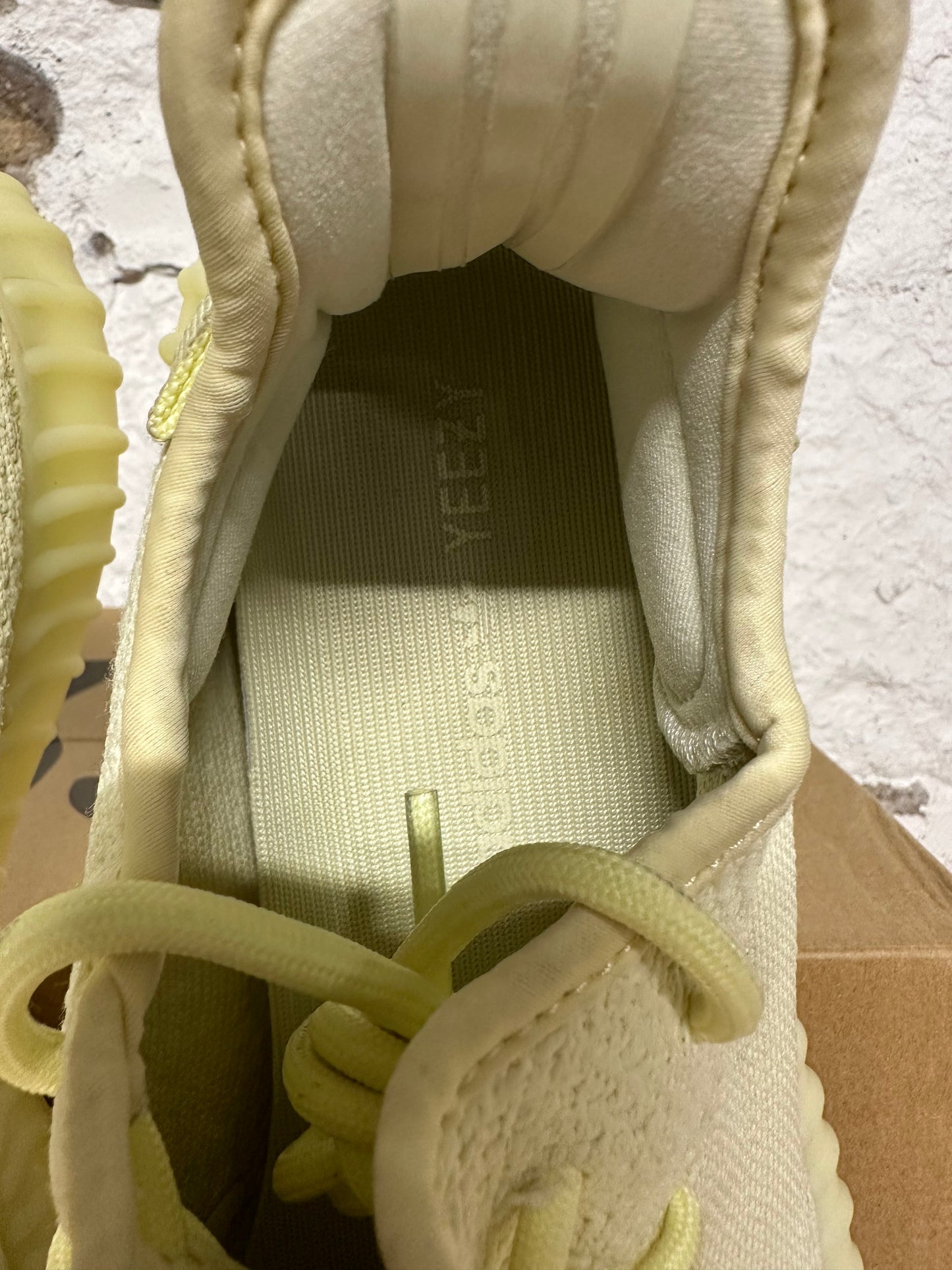 Yeezy 350 V2 Butter Sz 9.5