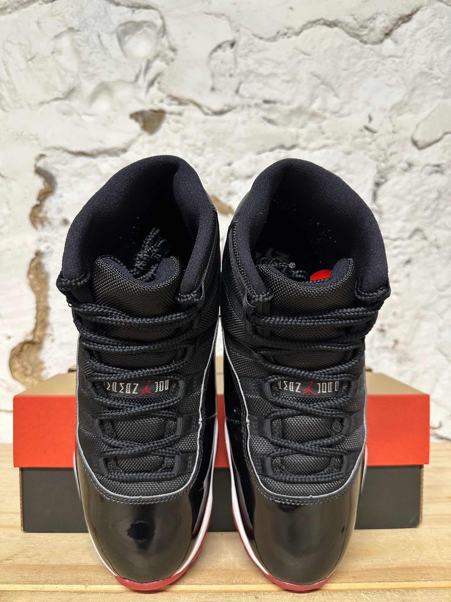 Air Jordan 11 Bred Sz 8.5
