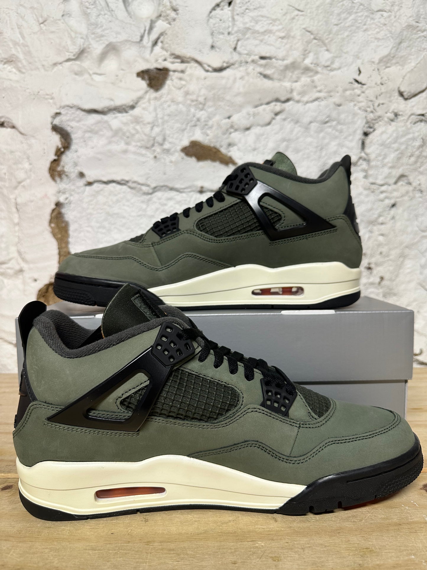 Air Jordan 4 Undefeated Sz 11 DS