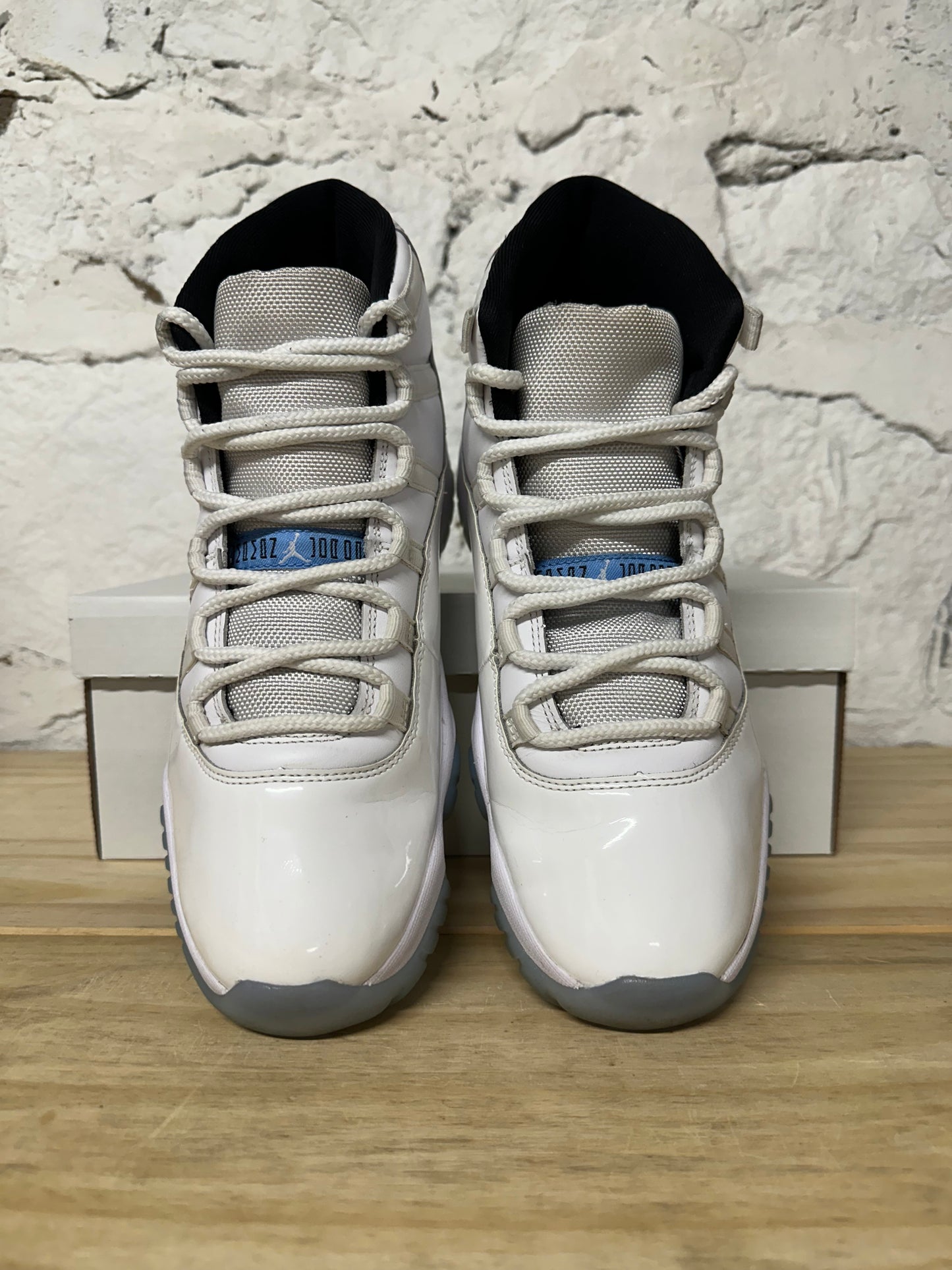 Air Jordan 11 Legend Blue Sz 9.5