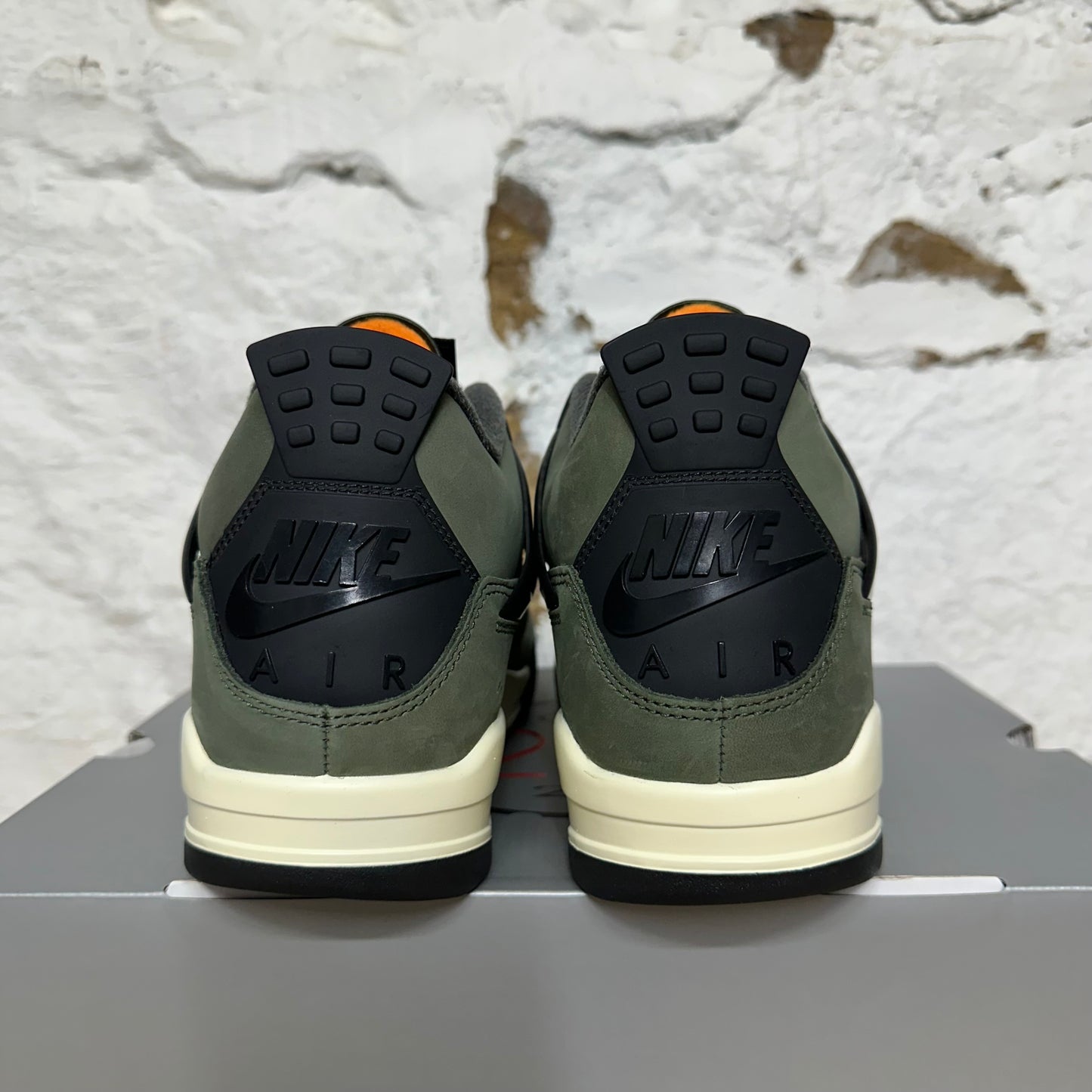 Air Jordan 4 Undefeated Sz 10.5 DS