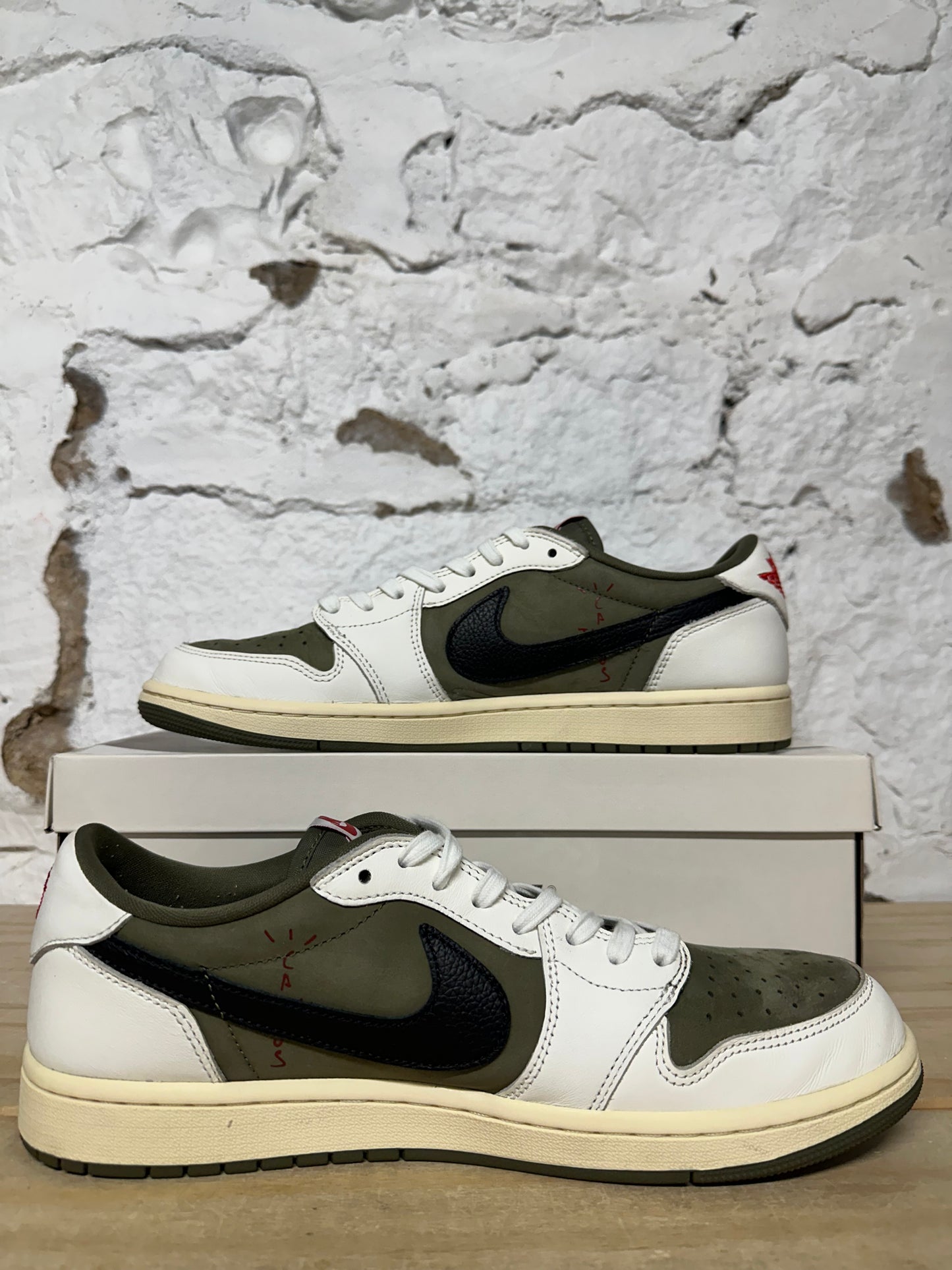 Air Jordan 1 Low Travis Scott Medium Olive Sz 11