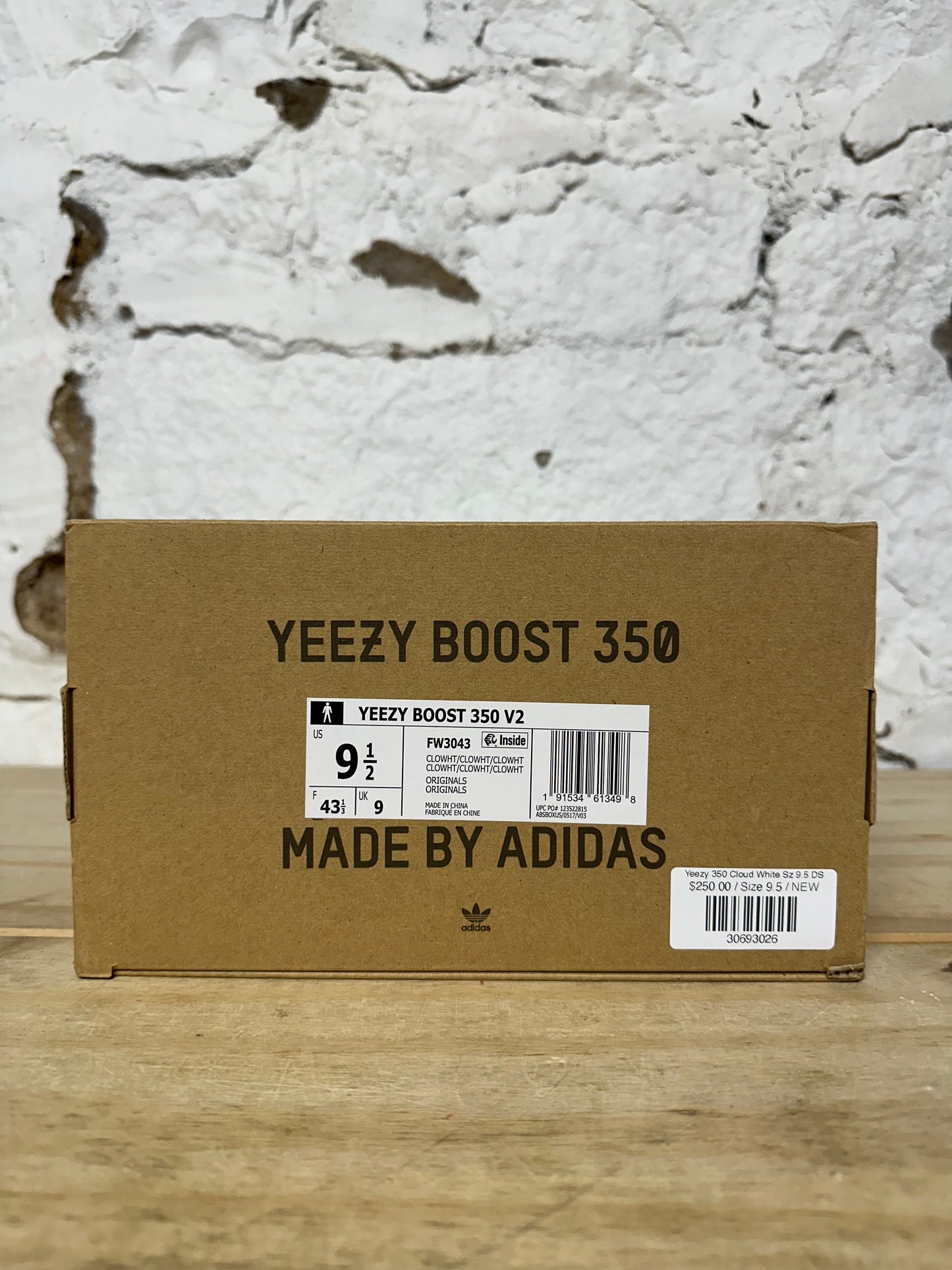 Yeezy 350 Cloud White Sz 9.5 DS