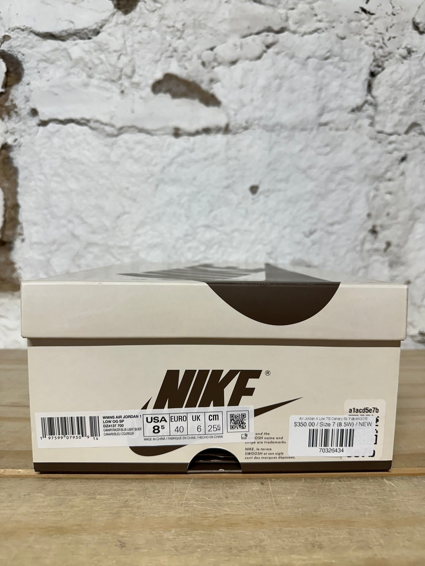 Air Jordan 1 Low Travis Scott Canary Sz 7 (8.5W) DS