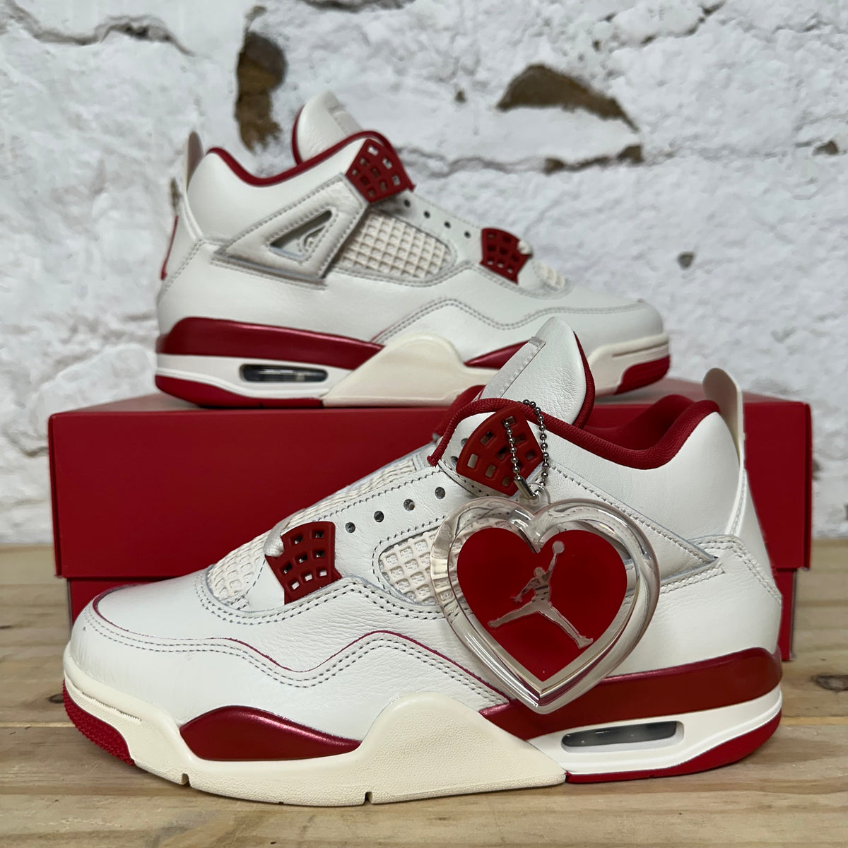 Air Jordan 4 Valentines Day Sierra Red Sz 7 (8.5W) DS