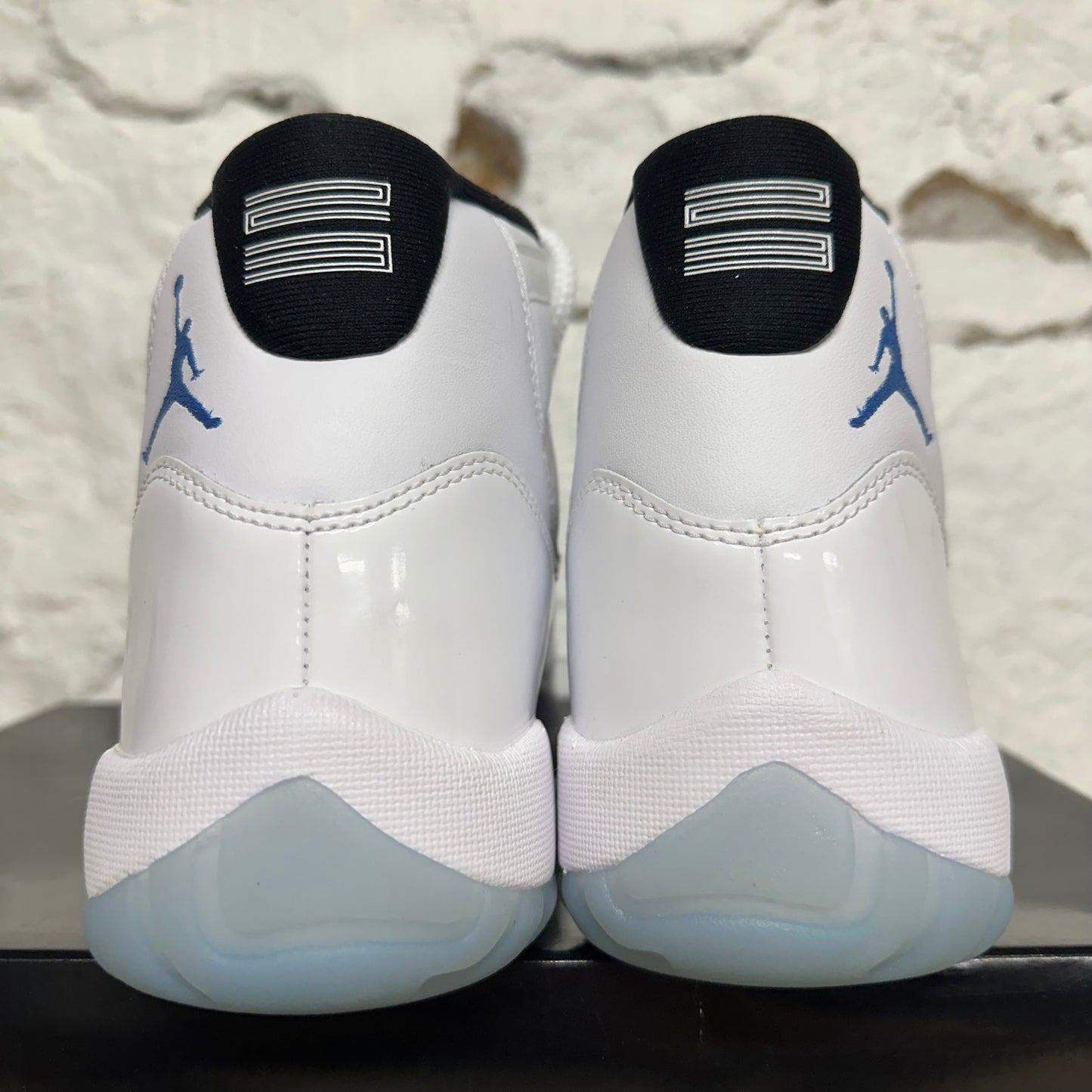Air Jordan 11 High Legend Blue Sz 9.5