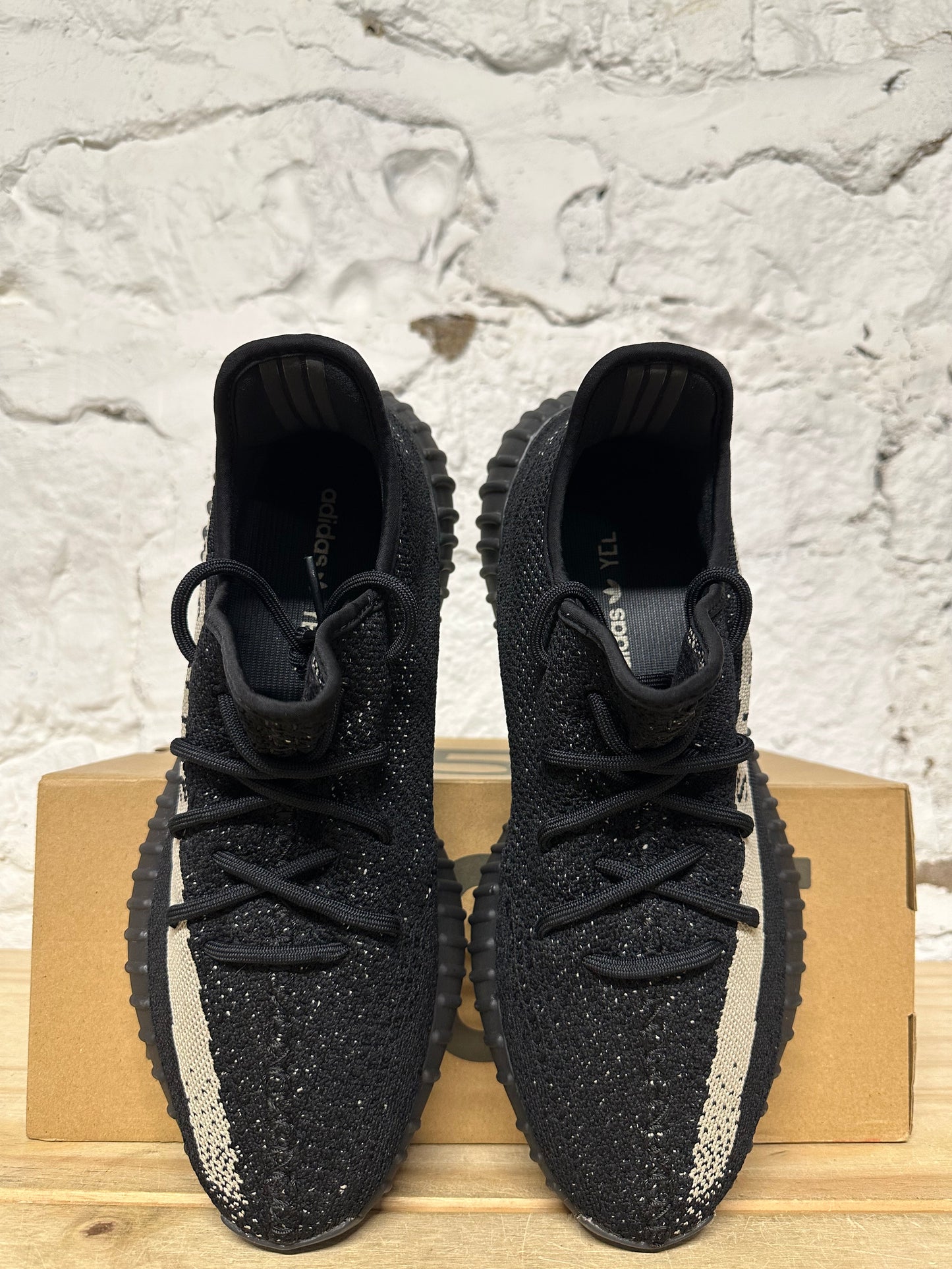 Yeey 350 V2 Core Black Sz 11.5