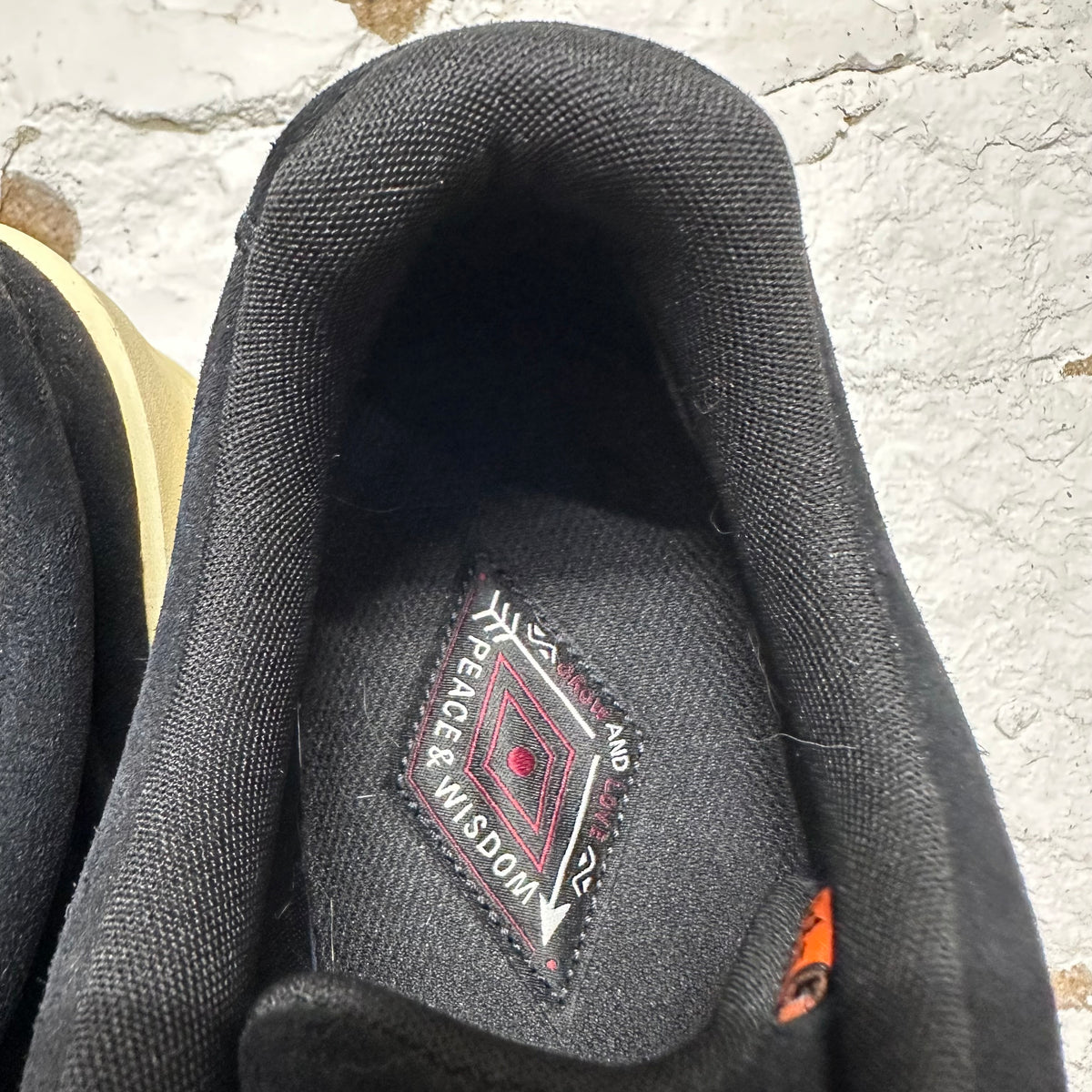 Anta Kai Hela Black Sz 9.5