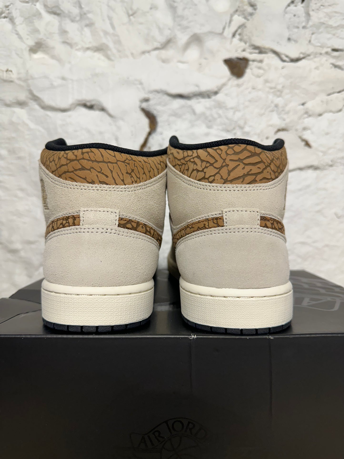 Air Jordan 1 Mid Brown Elephant Sz 13 DS
