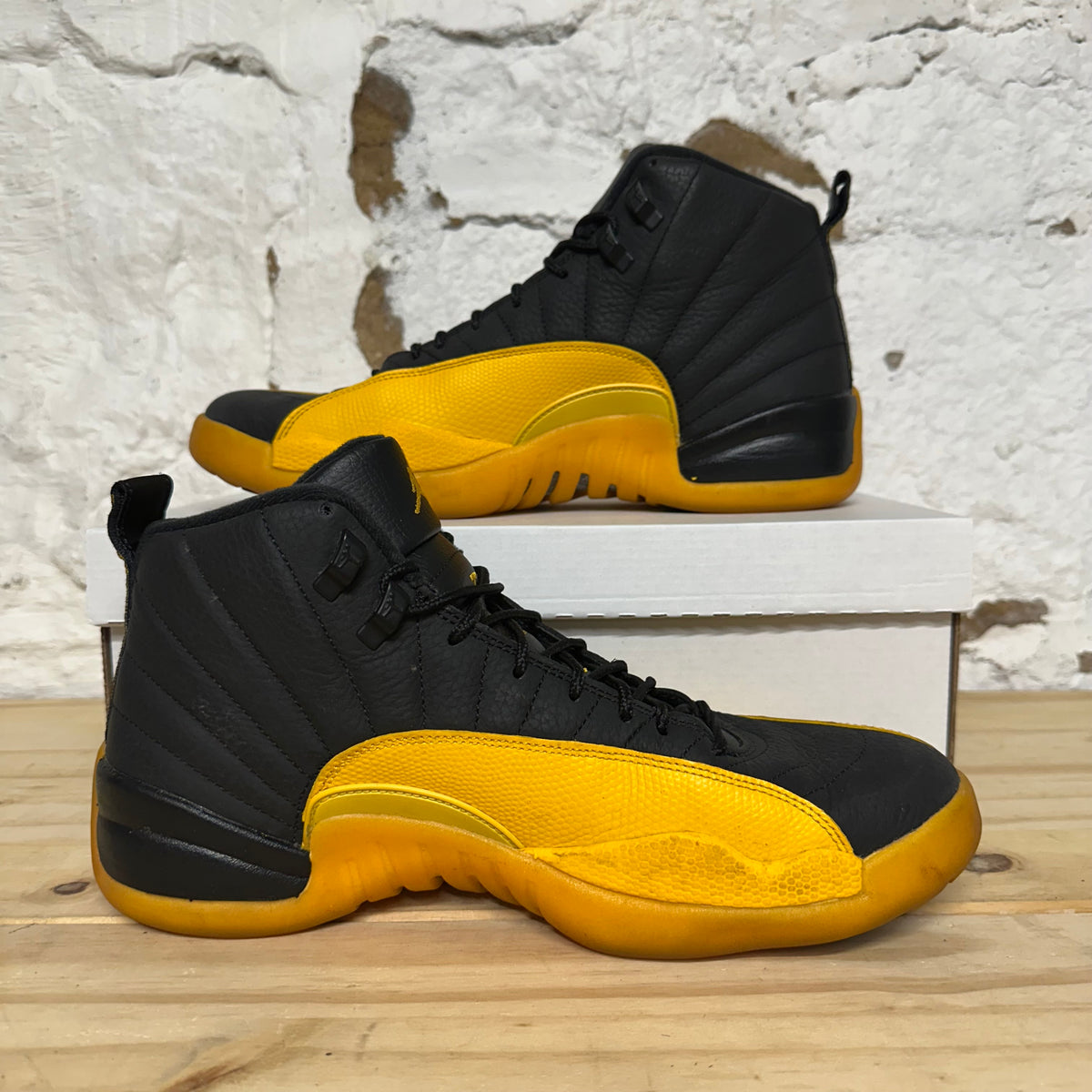 Air Jordan 12 Black University Gold Sz 11