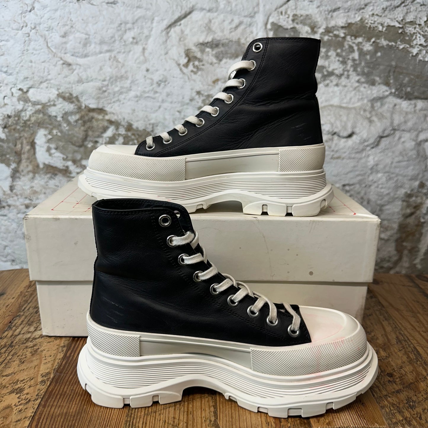 Alexander McQueen High Black Leather White Tread Boot Sz 7.5 (40.5)