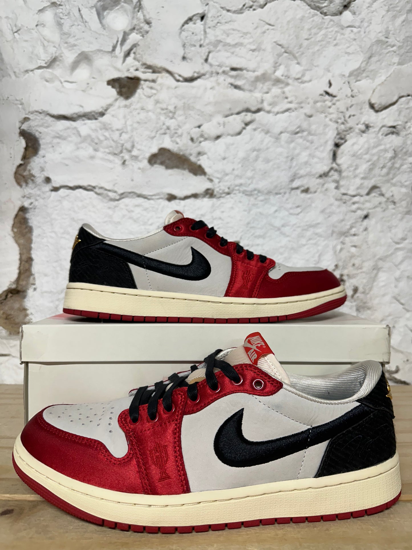 Air Jordan 1 Low Trophy Room Sz 9.5