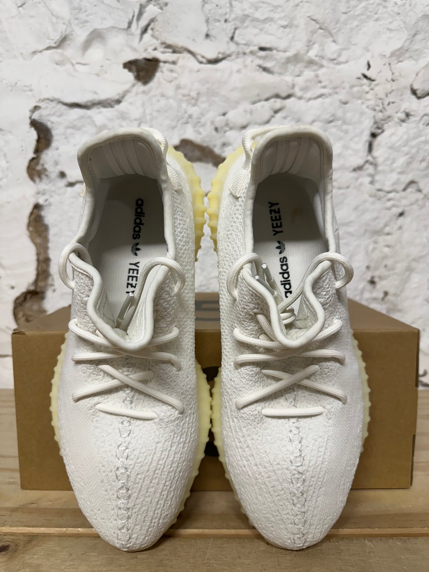Yeezy 350 V2 Cream Sz 9.5