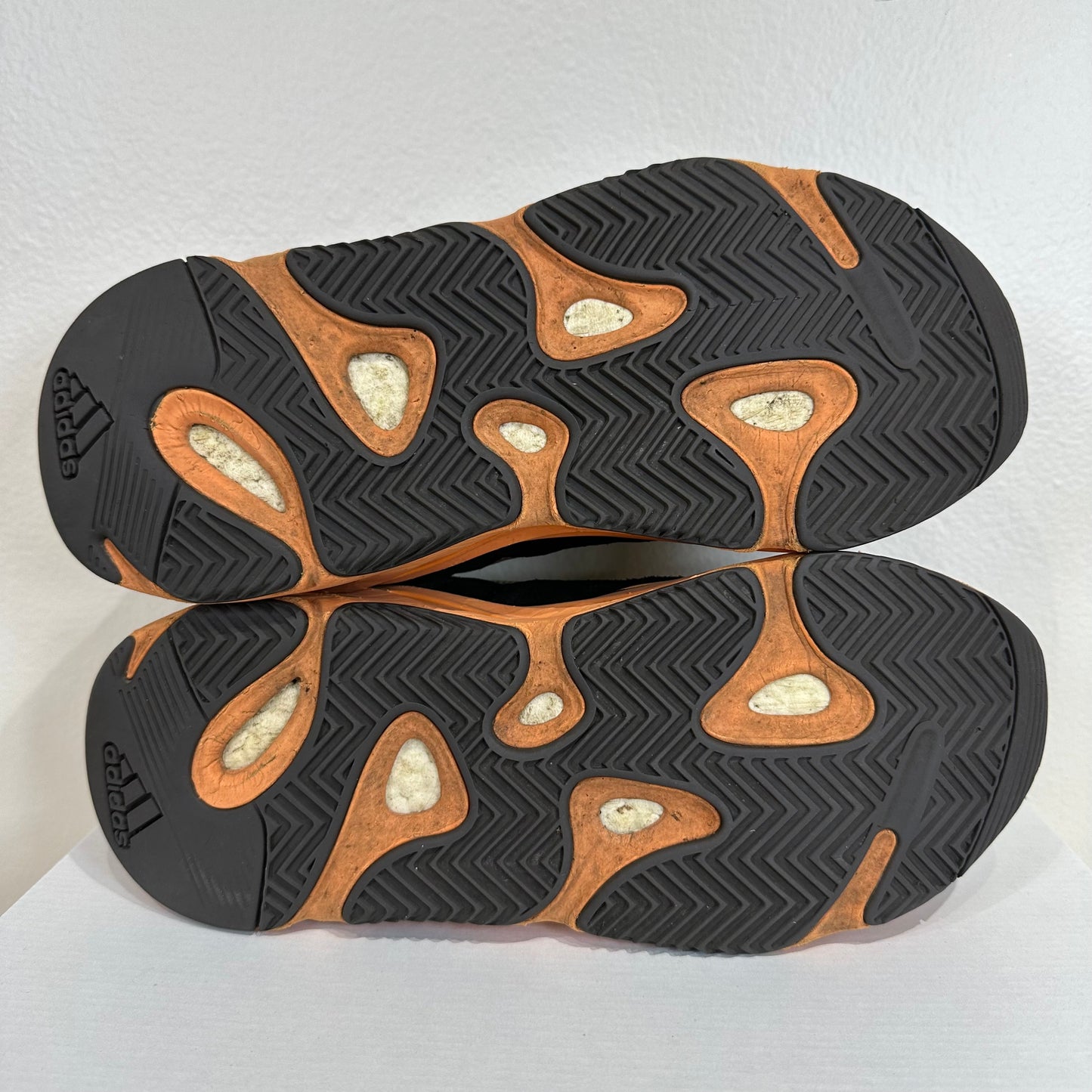 Yeezy 700 Enflame Amber Sz 9.5