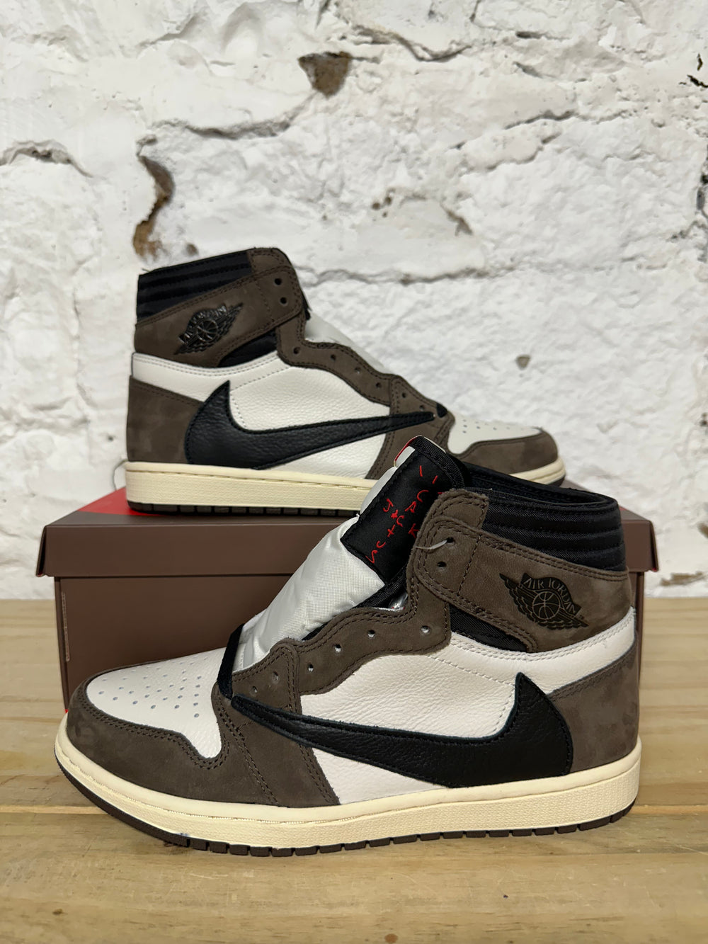 Air Jordan 1 Travis Scott Mocha Sz 8 DS