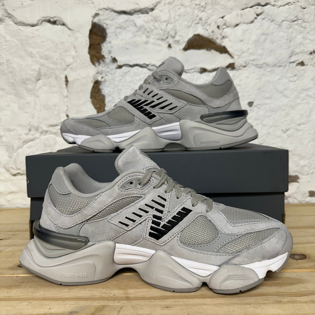 New Balance 9060 Silver Metallic Grey Sz 8.5