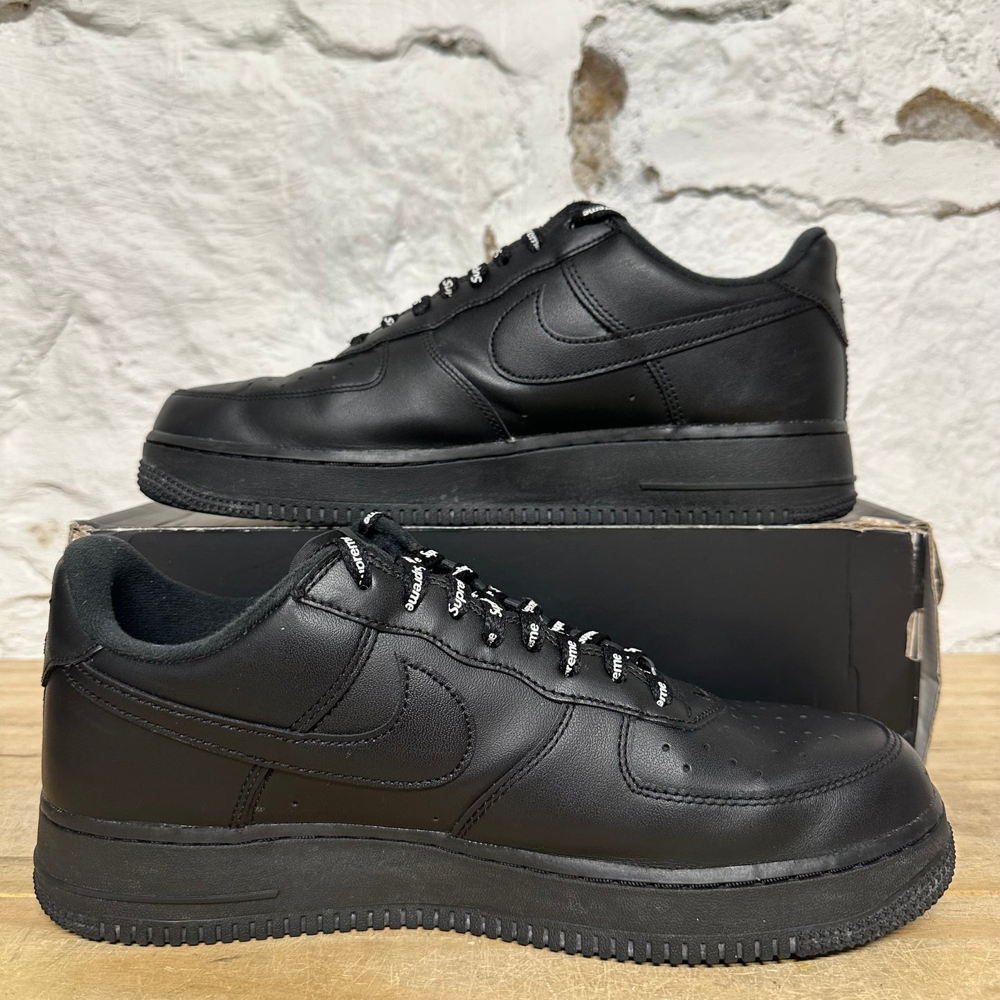 Nike Air Force 1 Low Supreme Black Sz 10.5