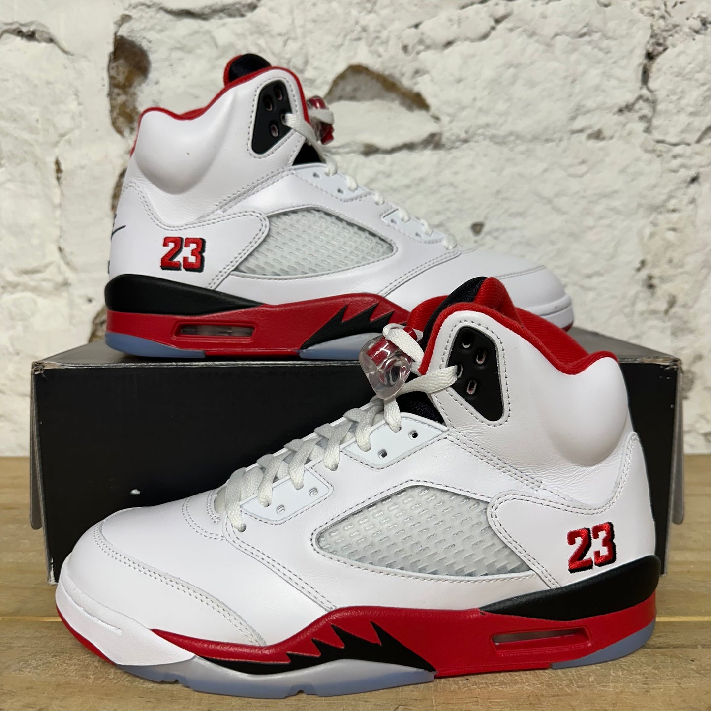 Air Jordan 5 Fire Red (Black Tongue 2025) Sz 9