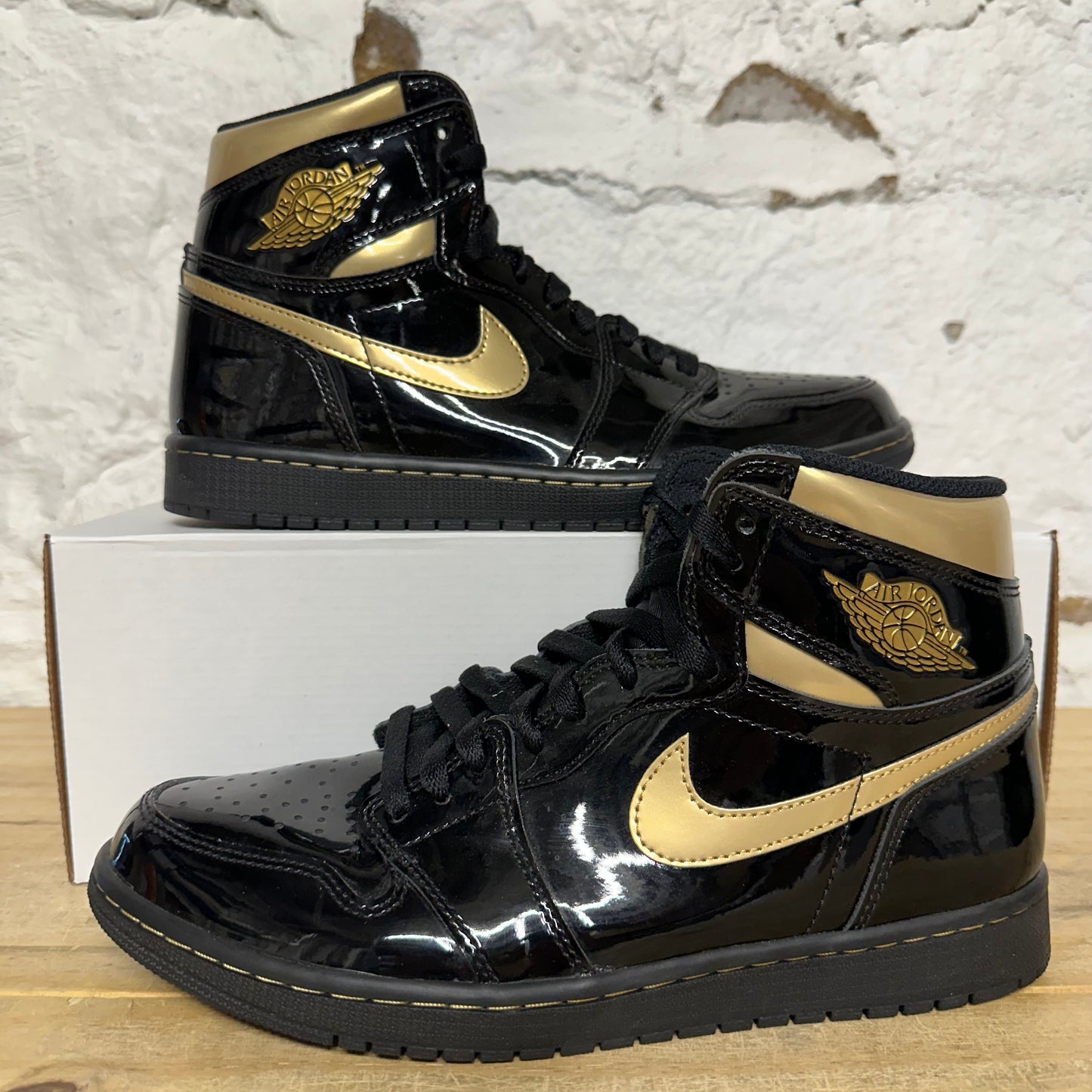 Air Jordan 1 High Metallic Gold (2020) Sz 10