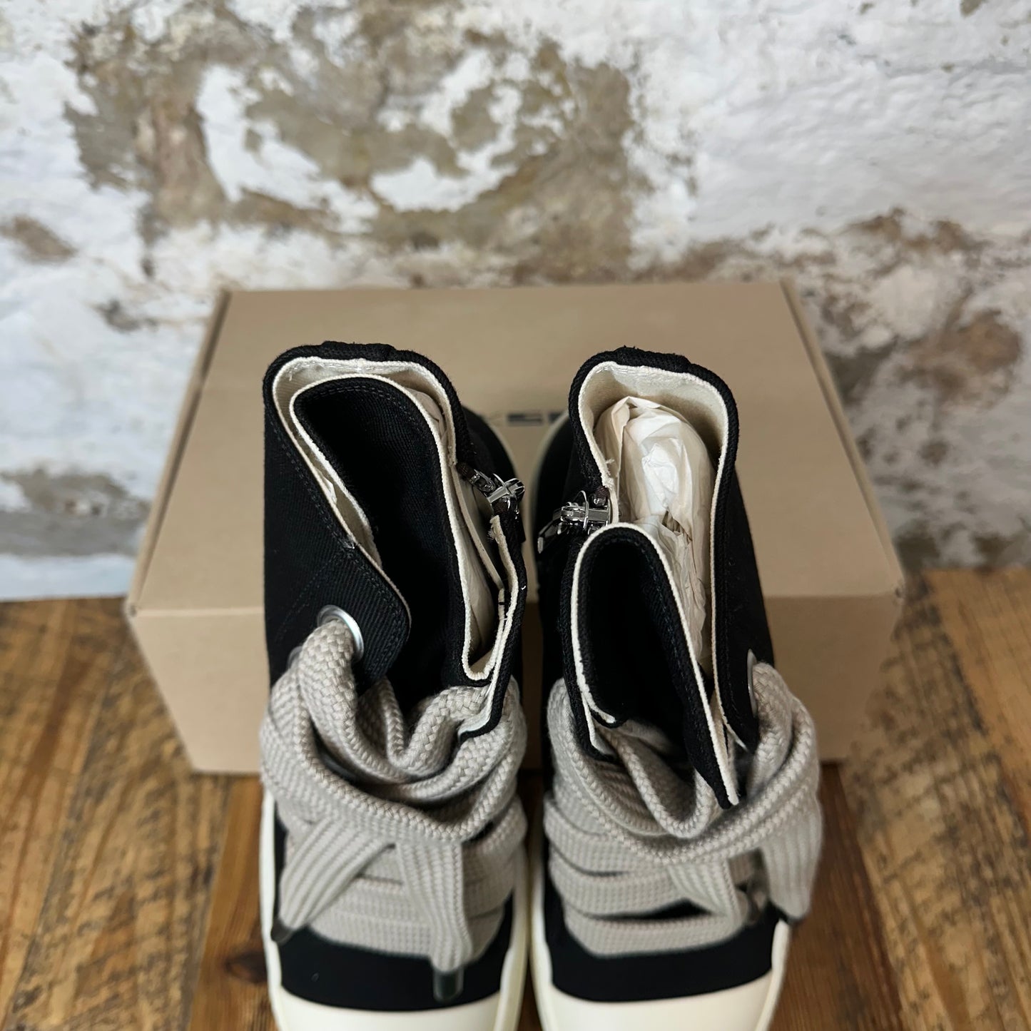 Rick Owens Jumbo Lace Pentastich Black Milk Sneaker