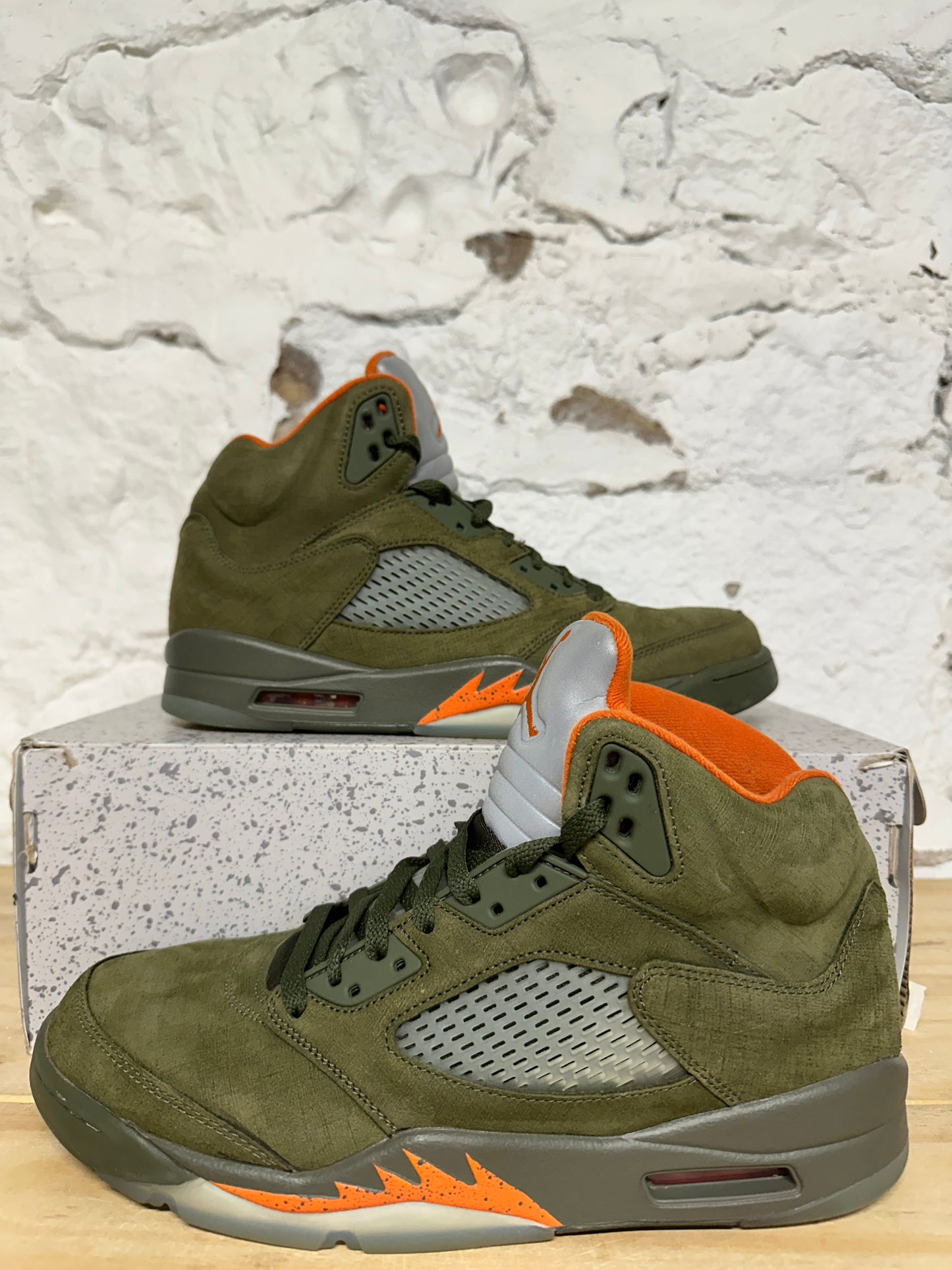 Air Jordan 5 Olive Sz 11