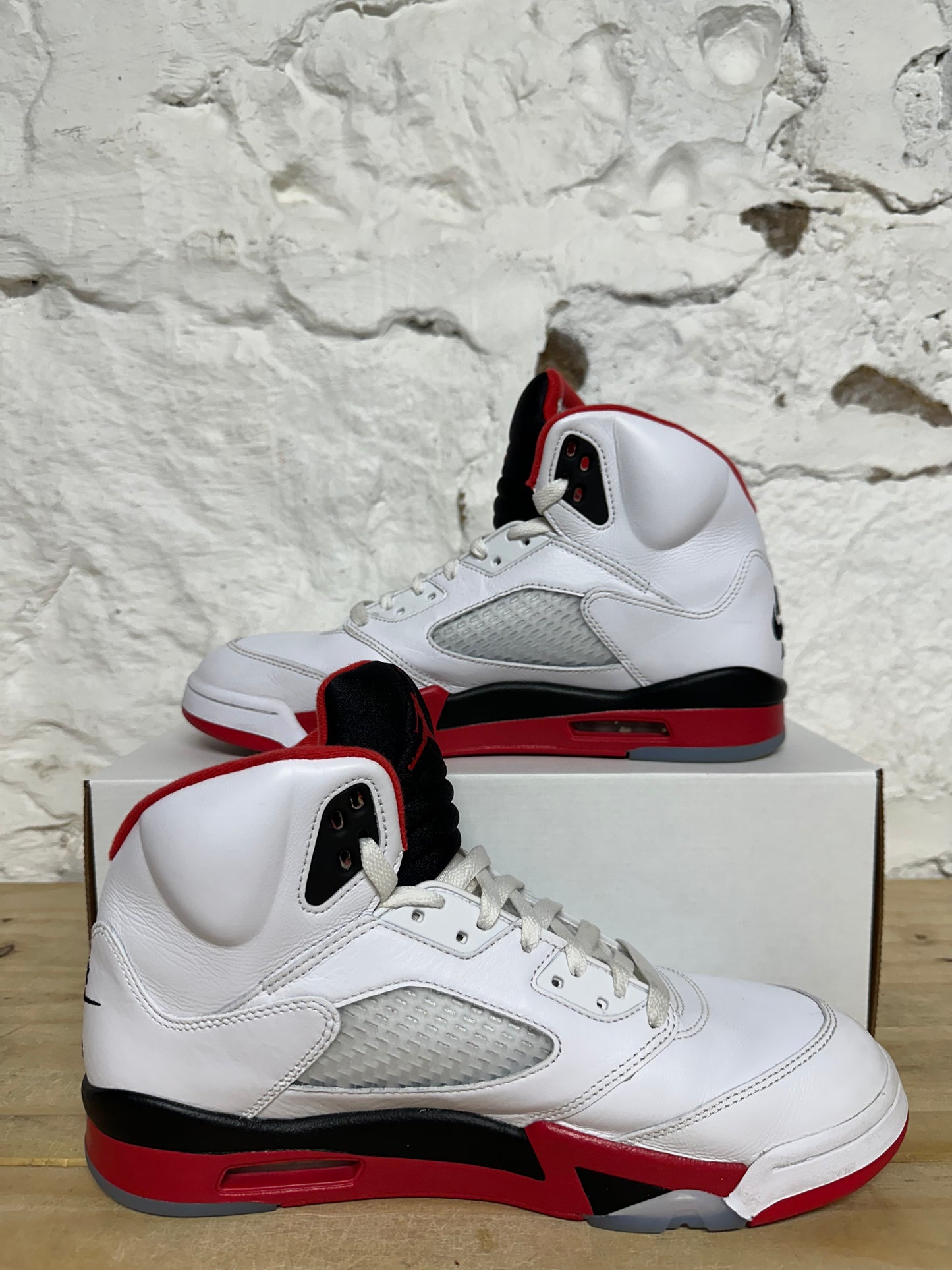 Air Jordan 5 Fire Red Black Tongue (2025) Sz 10.5