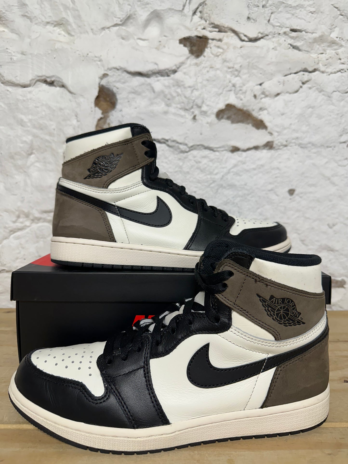 Air Jordan 1 High Mocha Sz 9