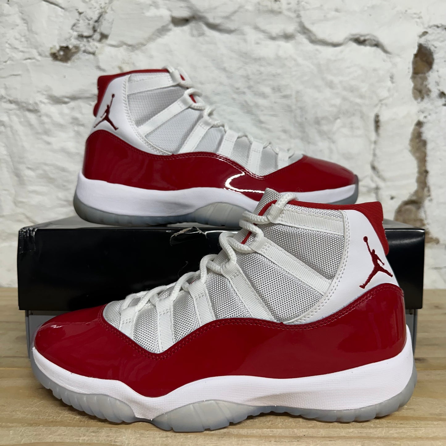 Air Jordan 11 High Cherry Sz 9.5