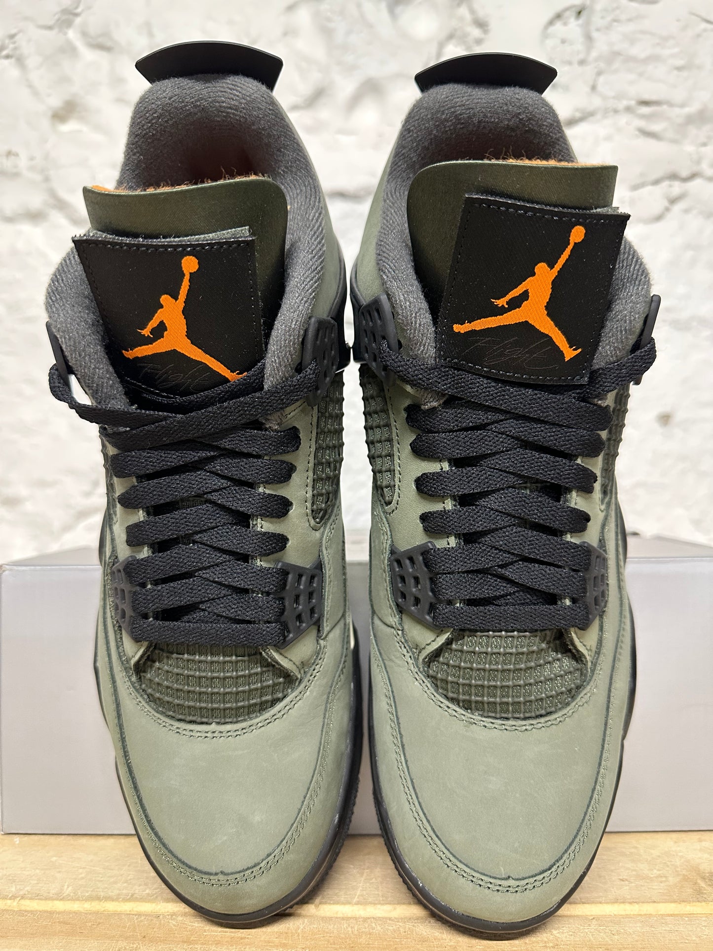 Air Jordan 4 Undefeated Sz 9