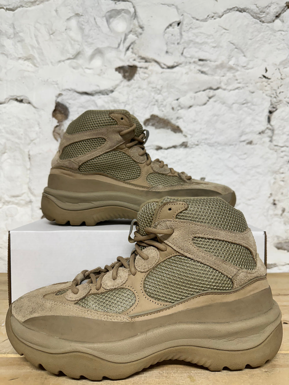 Yeezy DSRT Boot Rock Sz 10.5