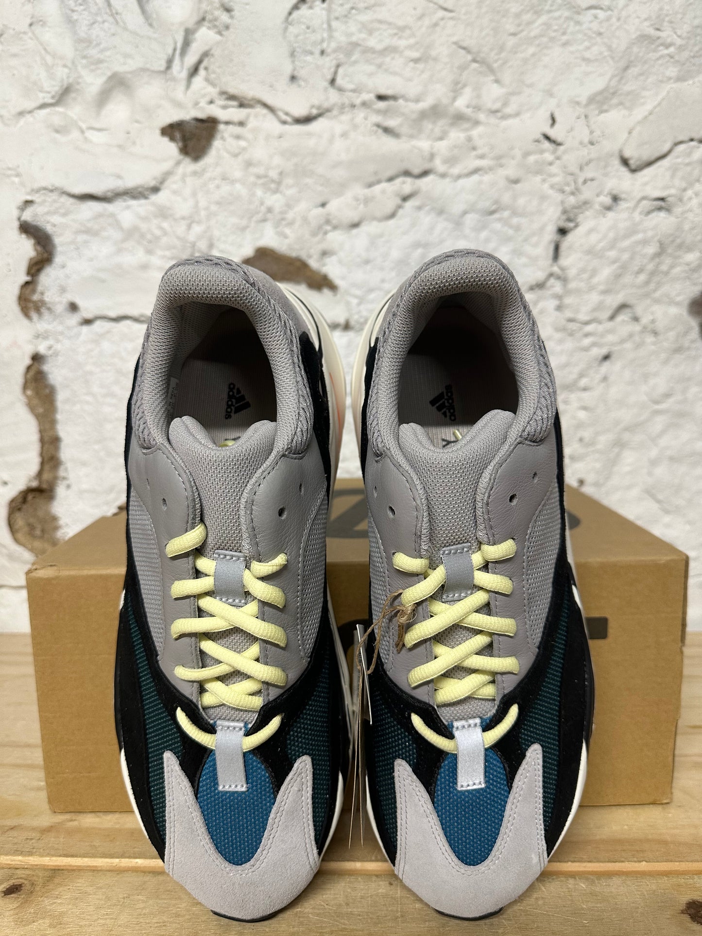 Yeezy 700 Wave Runner Sz 11 DS