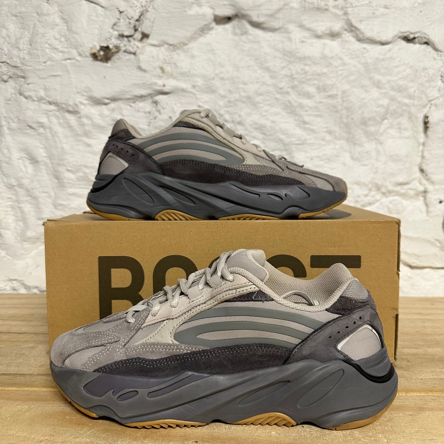 Yeezy 700 V2 Tephra Sz 8