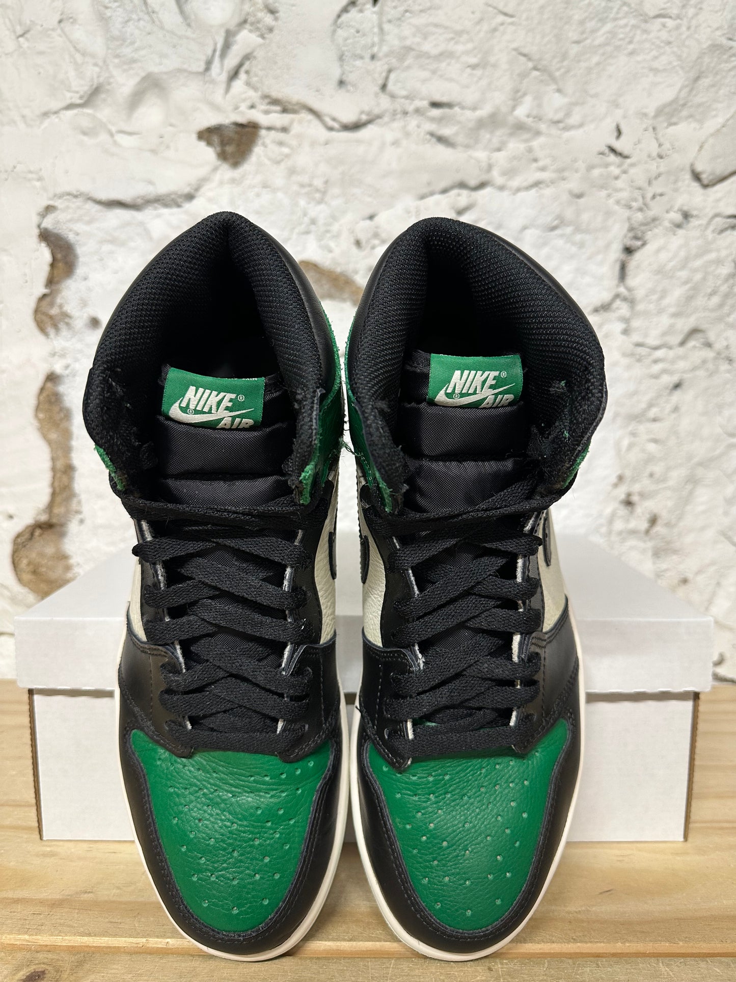 Air Jordan 1 Pine Green 1.0 Sz 9.5