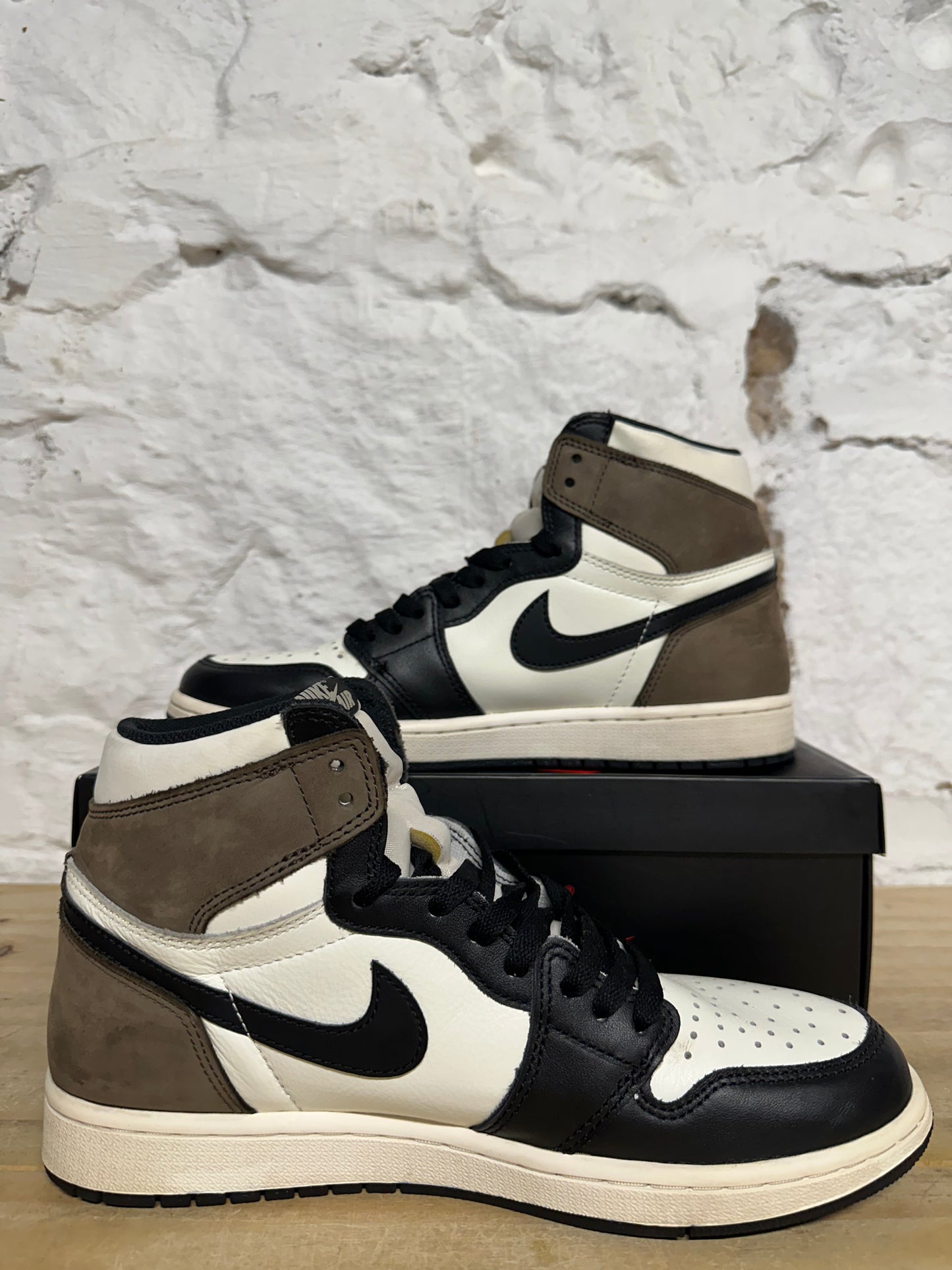 Air Jordan 1 High Dark Mocha Sz 9.5