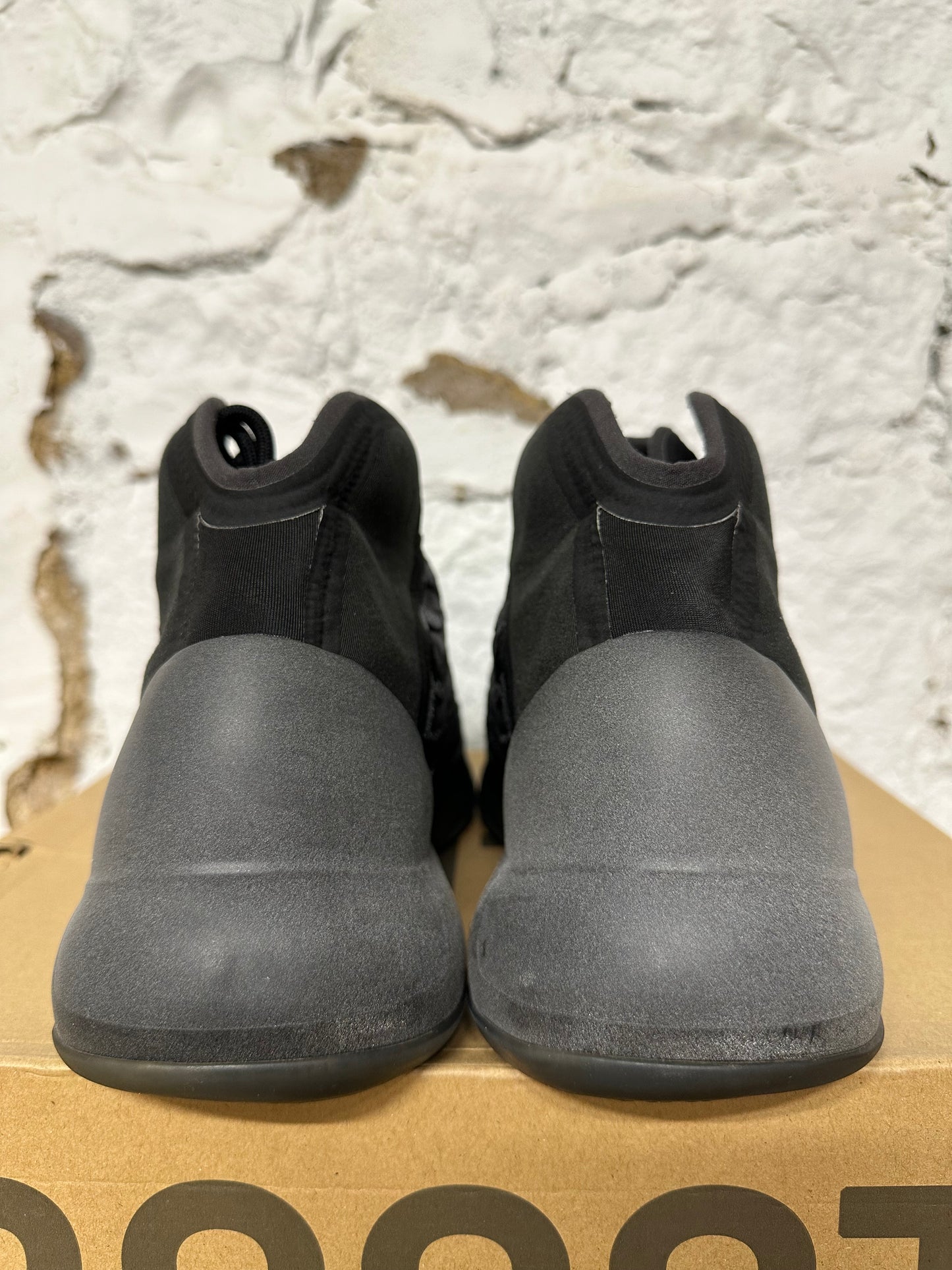 Yeezy QNTM Onyx Sz 12