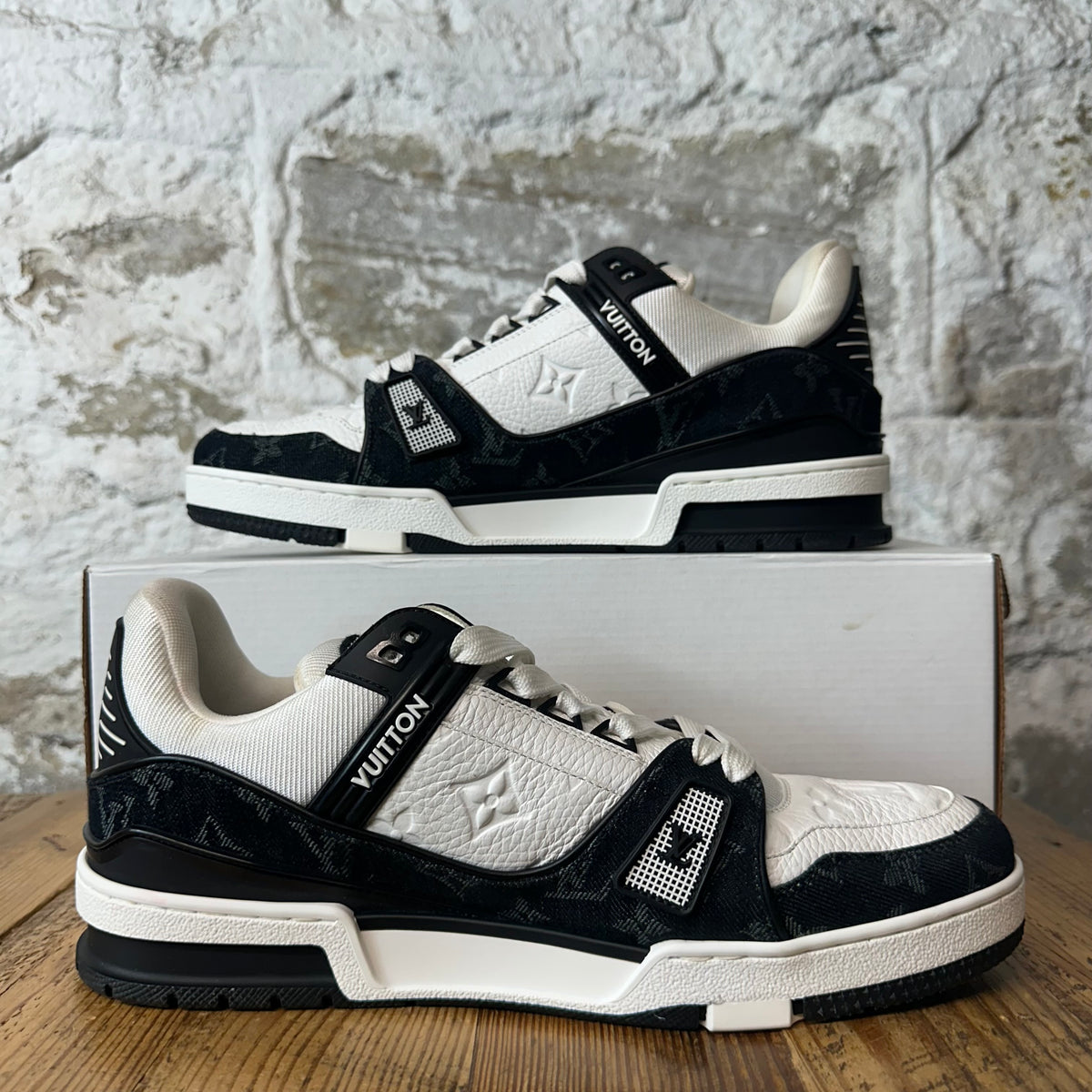 Louis Vuitton Black White Trainer Sneaker Sz 9.5 (8LV)