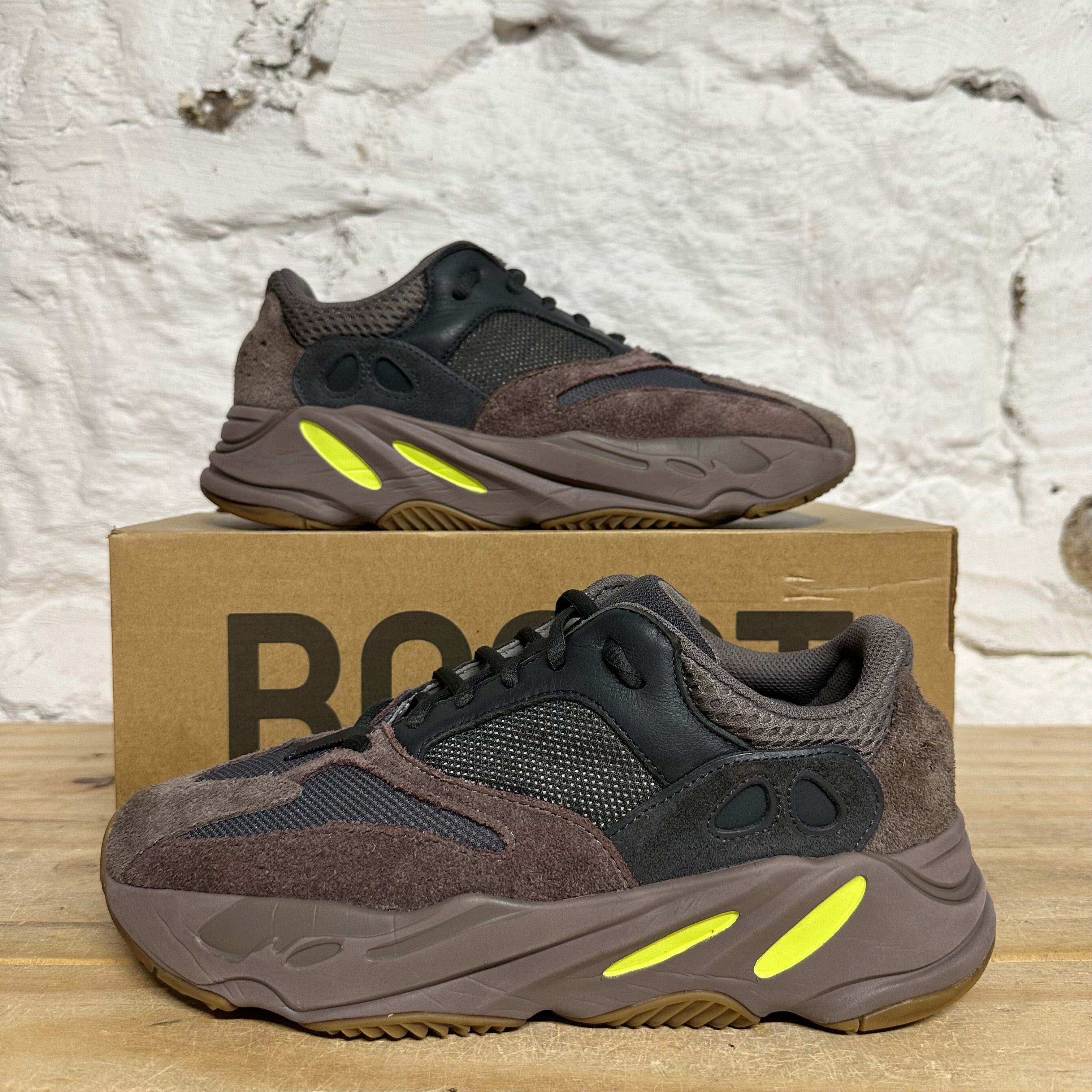 Yeezy 700 Mauve Sz 8