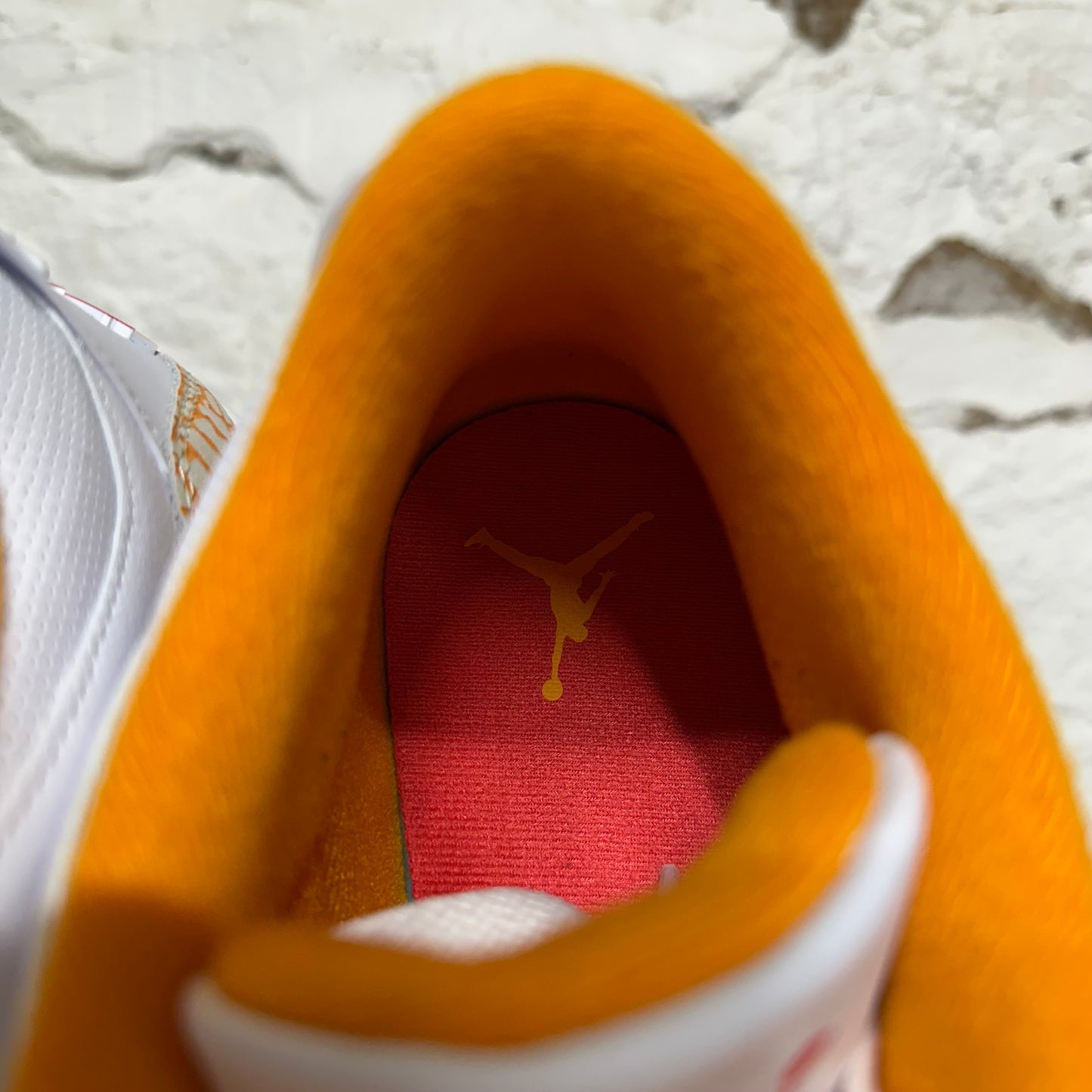 Air Jordan 3 Orange Citrus Sz 10.5 (12W)