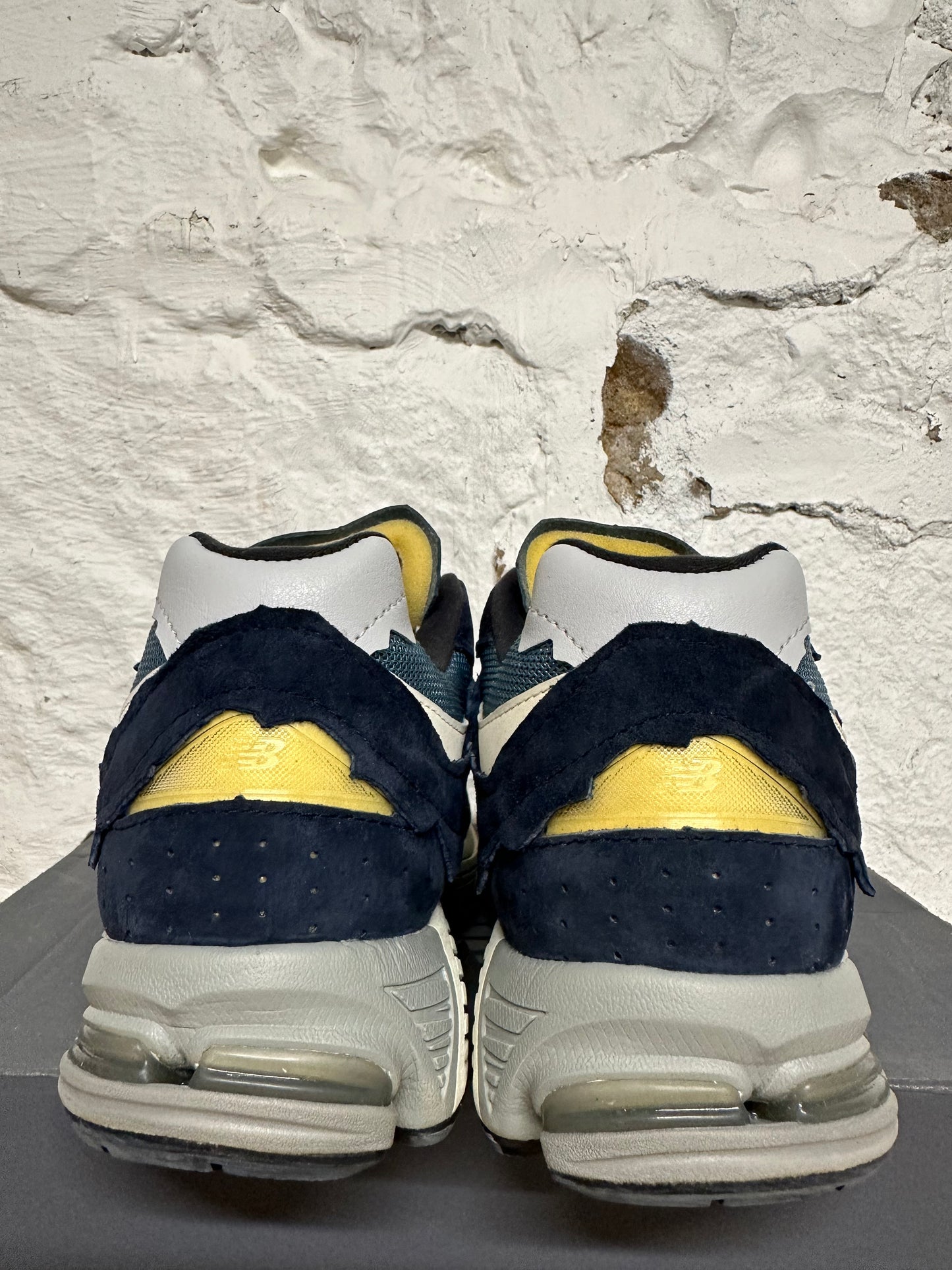 New Balance 2002R Protection Pack Navy Sz 10 DS