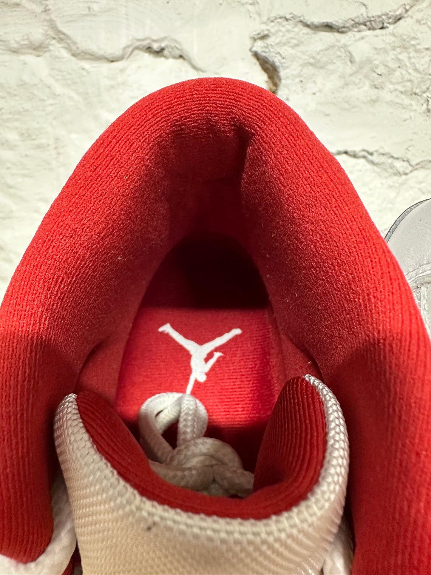 Air Jordan 11 Cherry Sz 9.5
