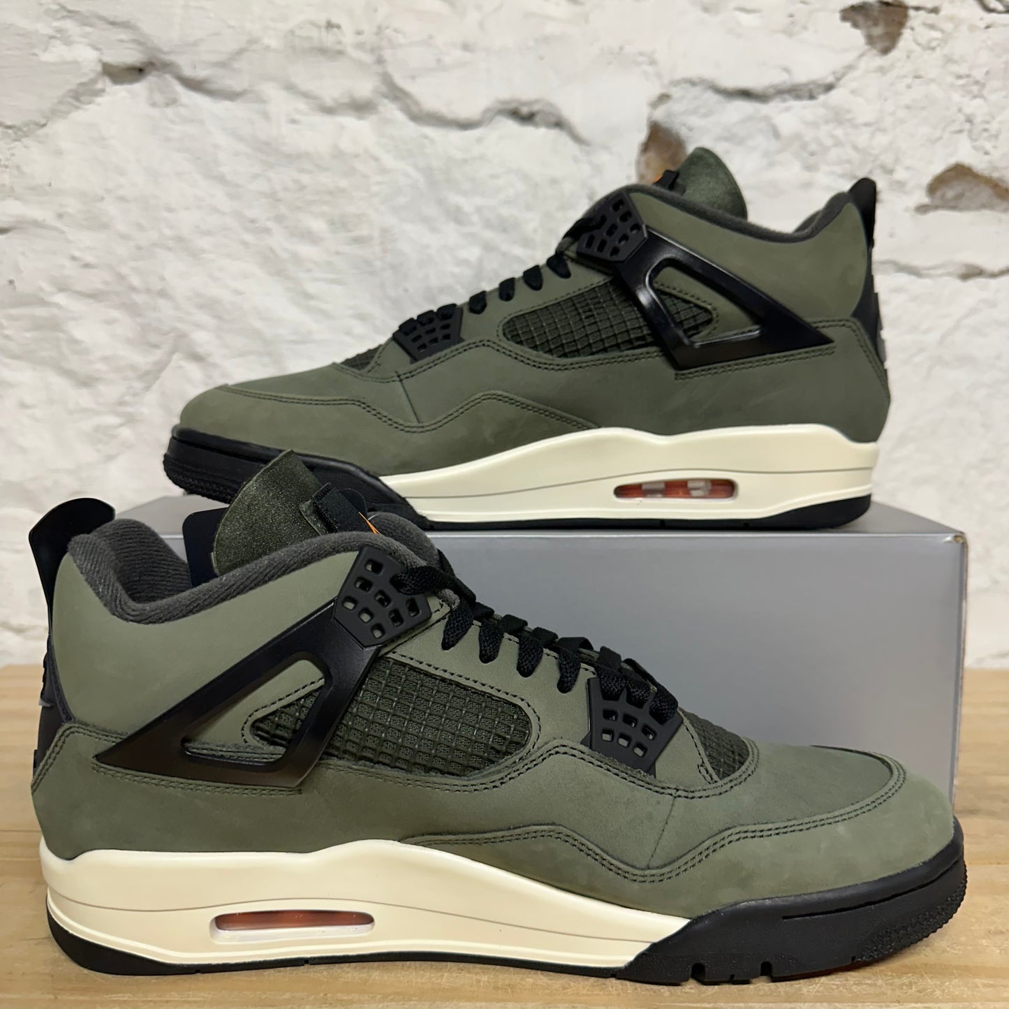 Air Jordan 4 Undefeated Sz 13 DS