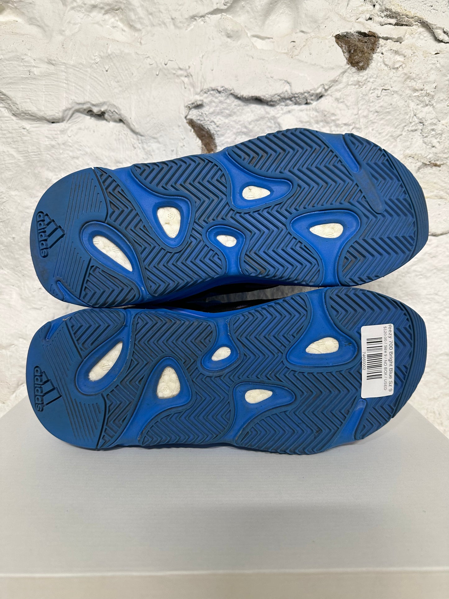Yeezy 700 Bright Blue Sz 9