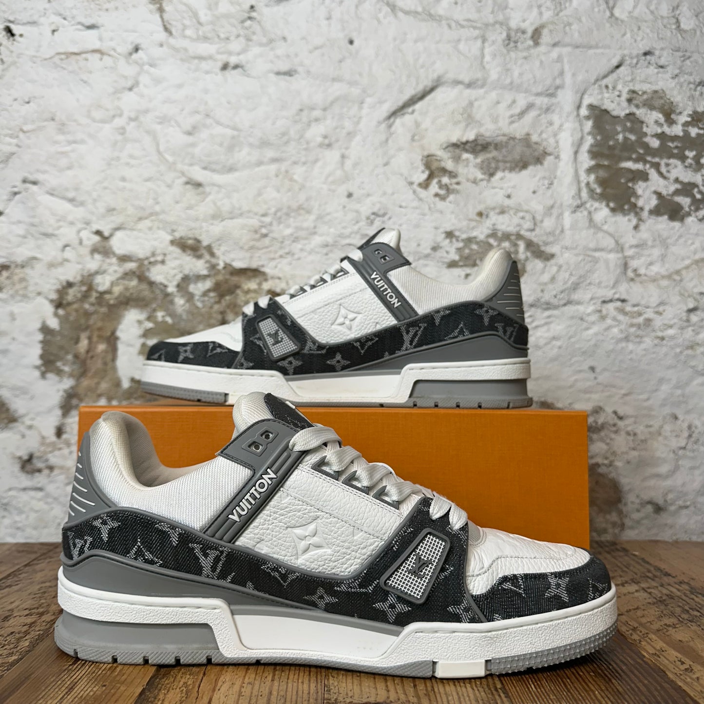 Louis Vuitton Grey Monogram White Trainer Sneaker Sz 11 (9.5LV)